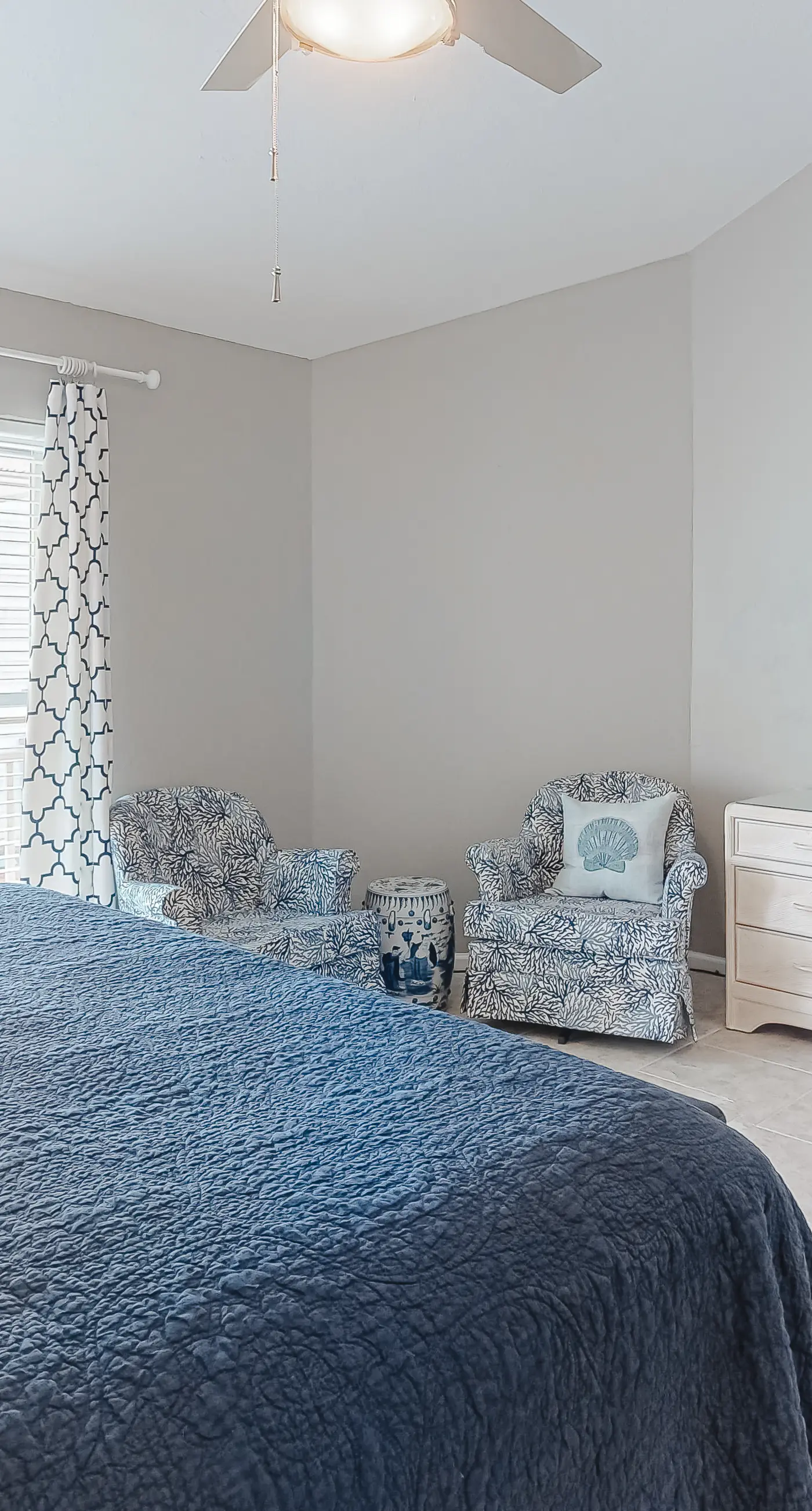 Luxury poolside townhouse with deck, balcony, washer/dryer, on-site pool, grill