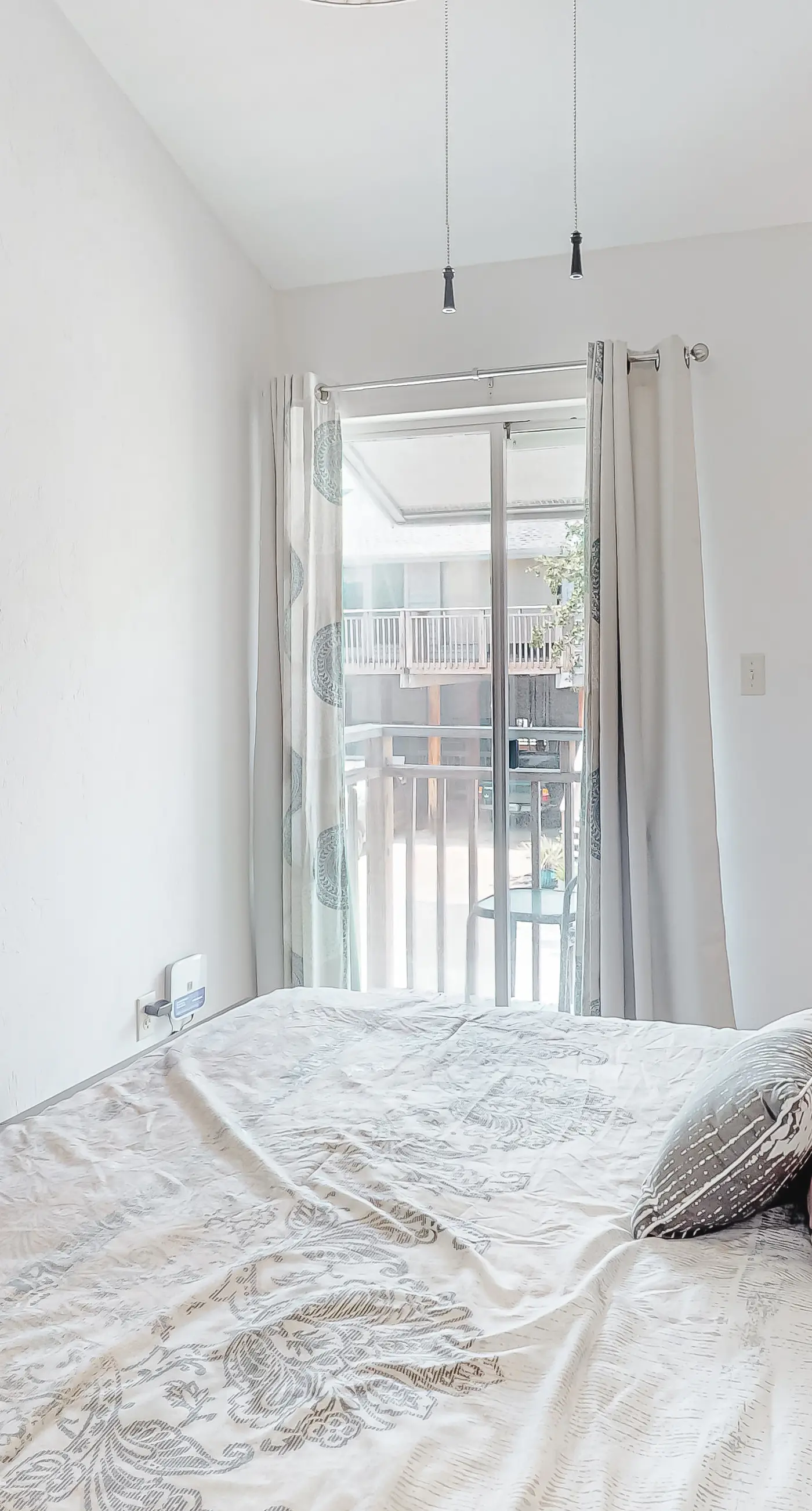 Luxury poolside townhouse with deck, balcony, washer/dryer, on-site pool, grill