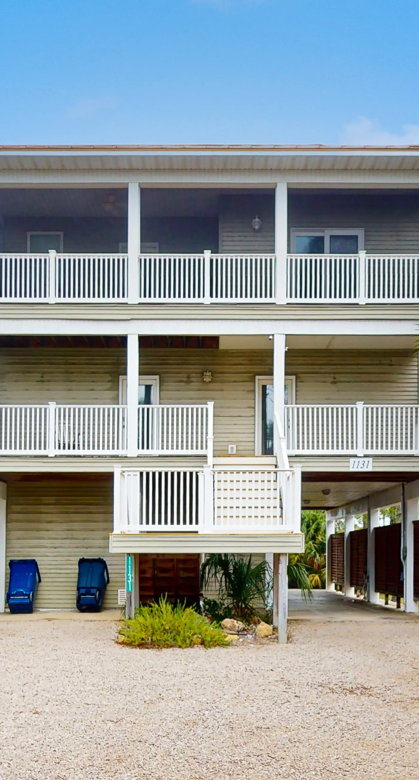 Discount Summer, Bay-view, dog-friendly, outdoor pool, elevator, decks, dock access & W/D