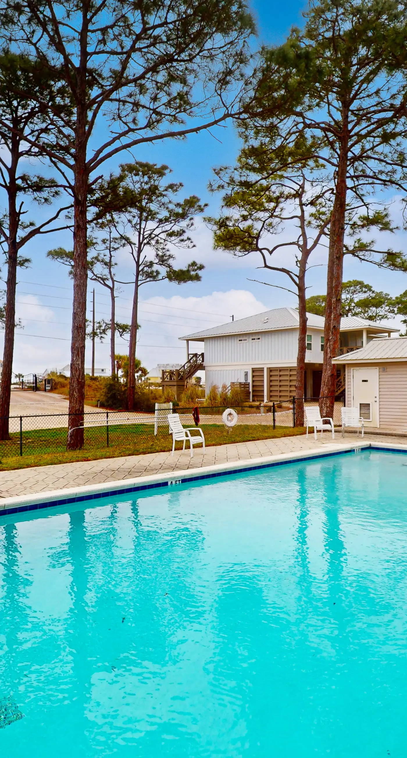 Discount Summer, Bay-view, dog-friendly, outdoor pool, elevator, decks, dock access & W/D