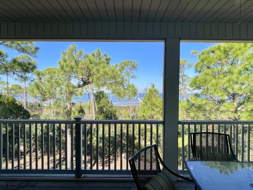 Discount Summer, Bay-view, dog-friendly, outdoor pool, elevator, decks, dock access & W/D