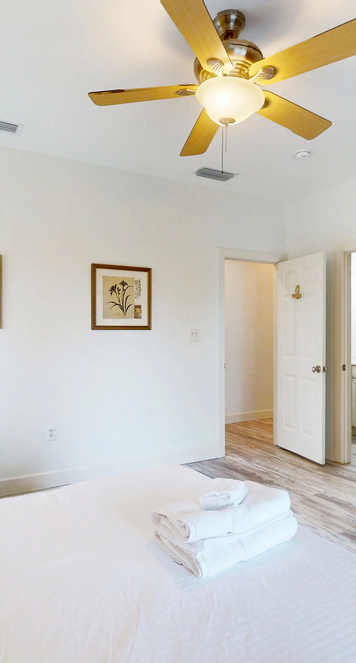 Discount Summer, Bay-view, dog-friendly, outdoor pool, elevator, decks, dock access & W/D