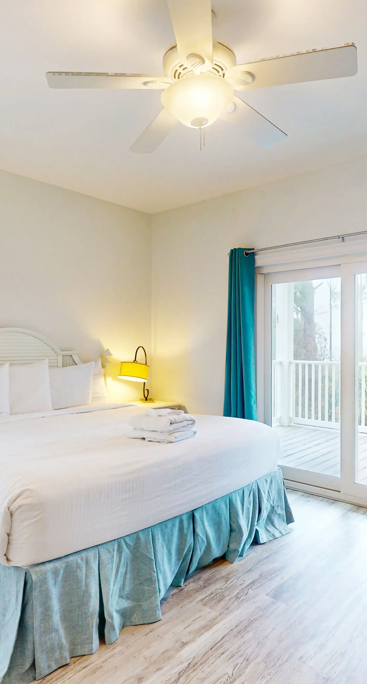 Discount Summer, Bay-view, dog-friendly, outdoor pool, elevator, decks, dock access & W/D