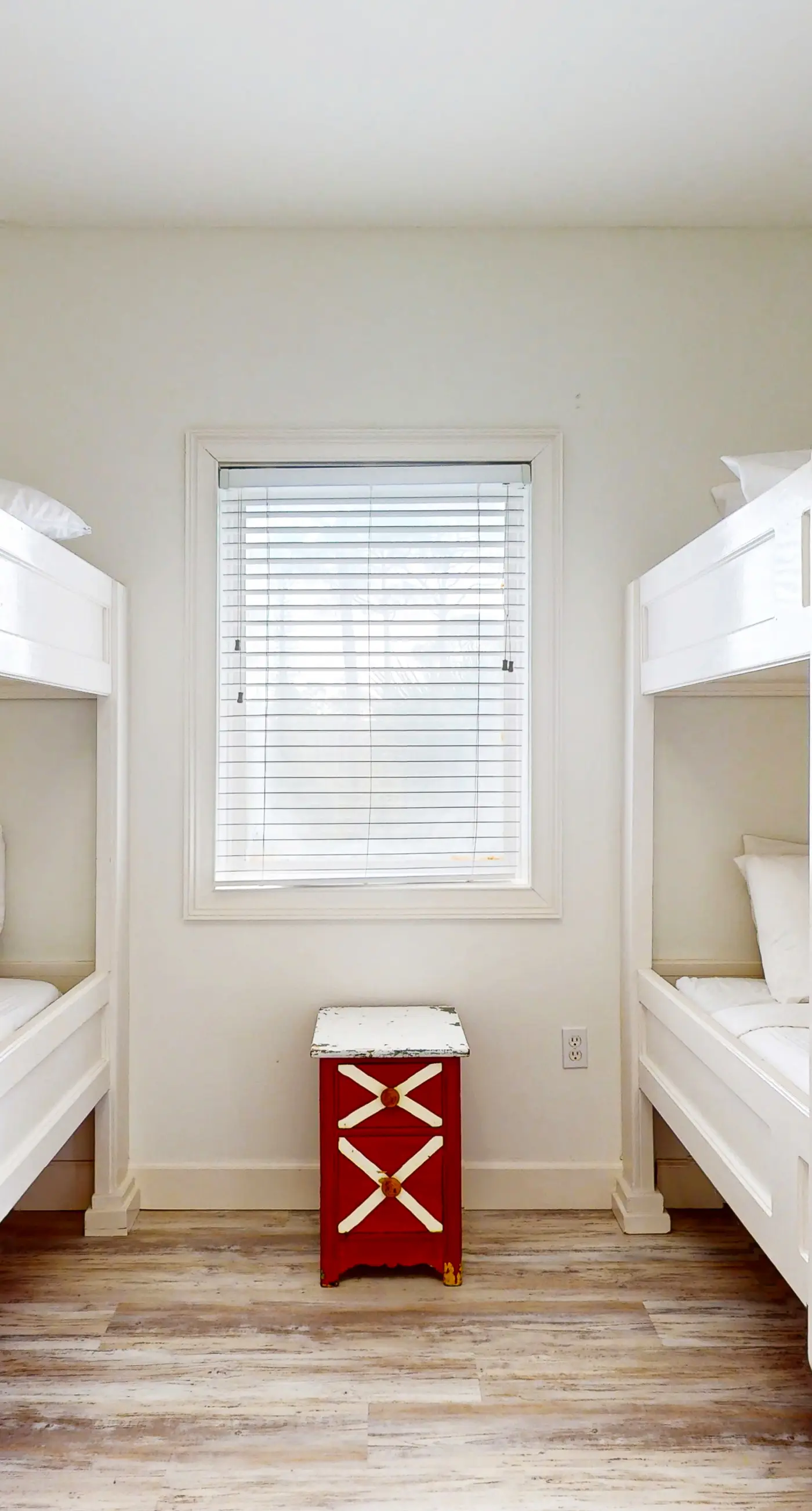 Discount Summer, Bay-view, dog-friendly, outdoor pool, elevator, decks, dock access & W/D