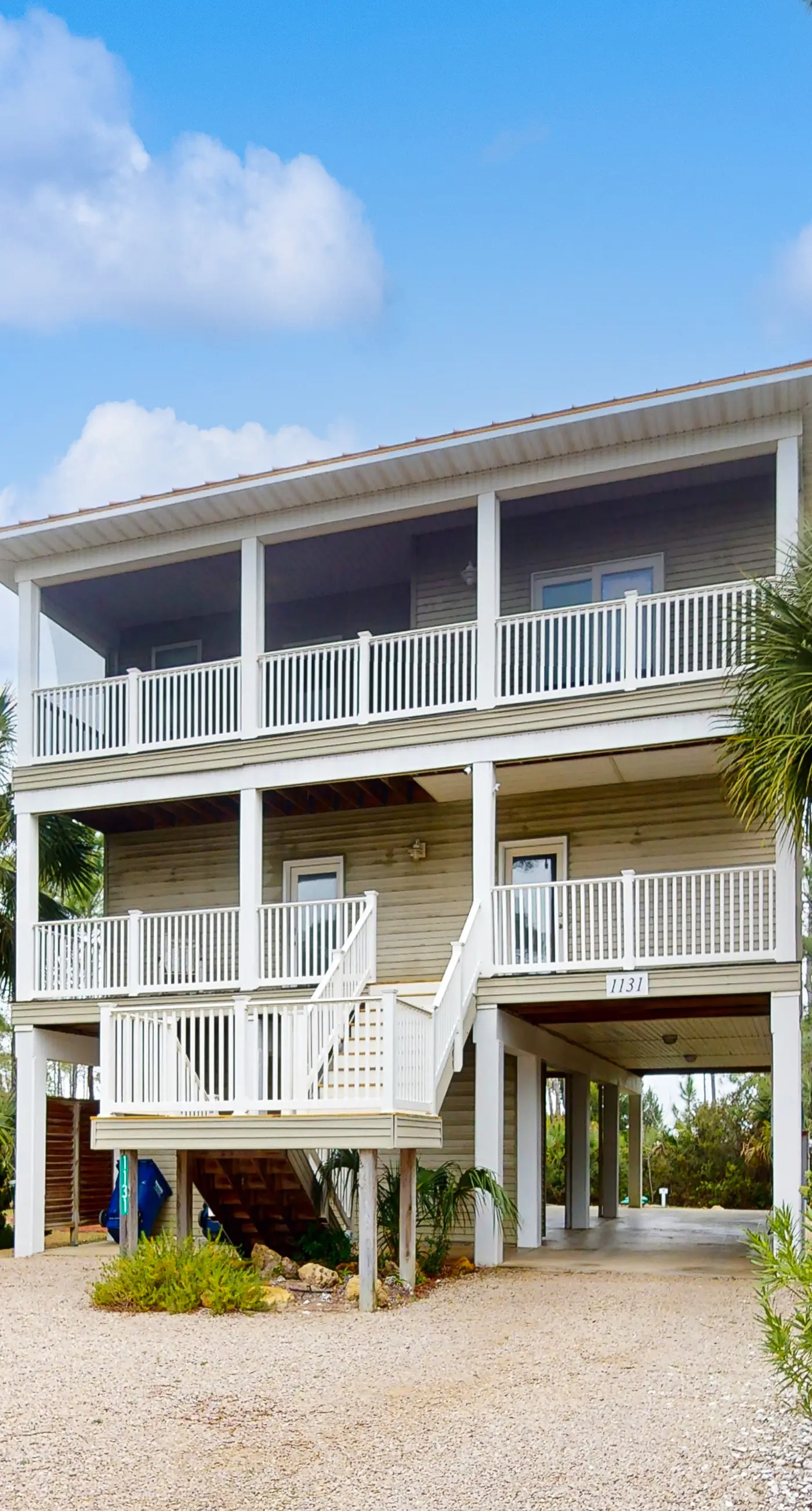 Discount Summer, Bay-view, dog-friendly, outdoor pool, elevator, decks, dock access & W/D