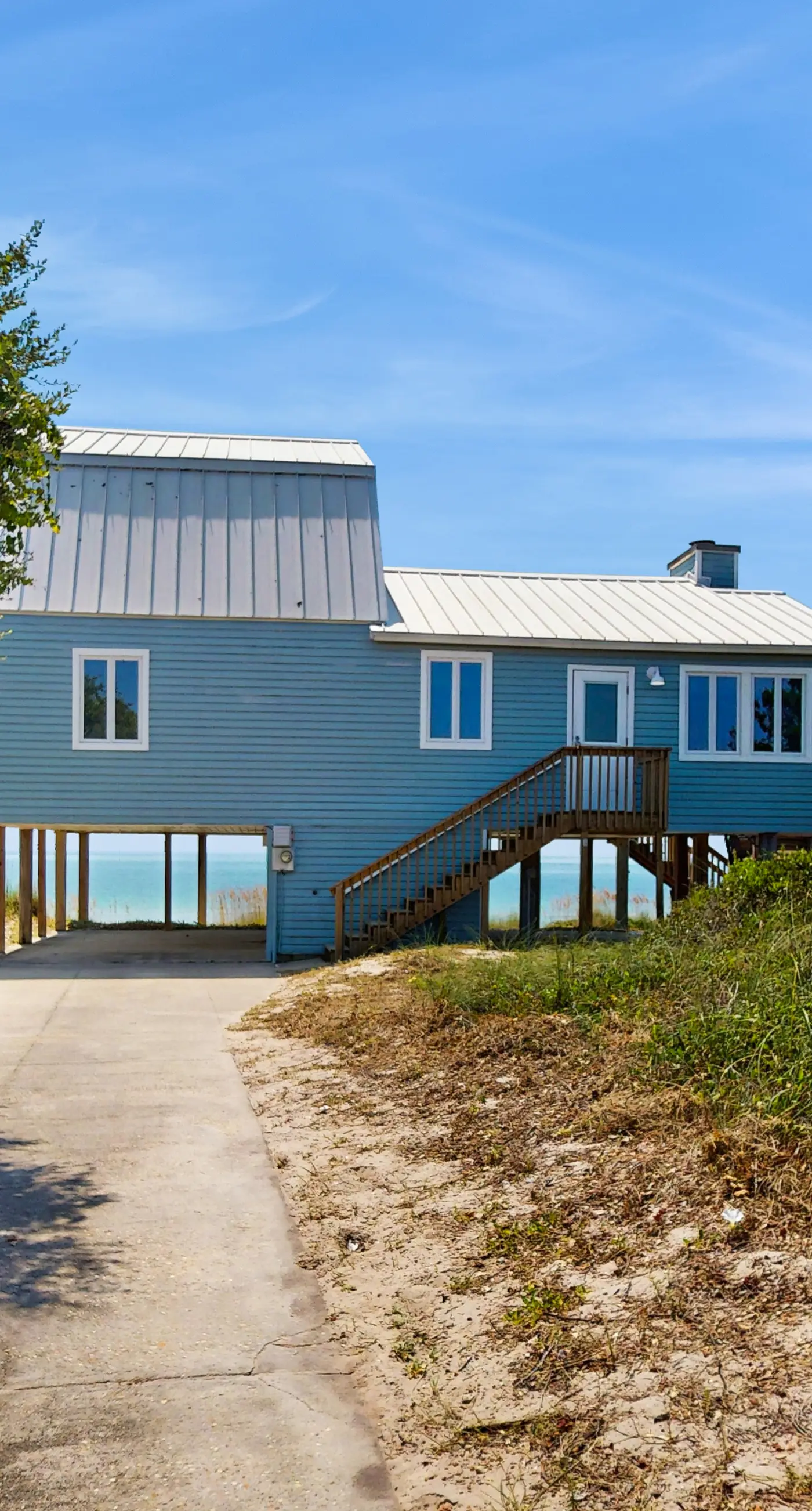 Gorgeous private home with gulf views, dog-friendly & community pool