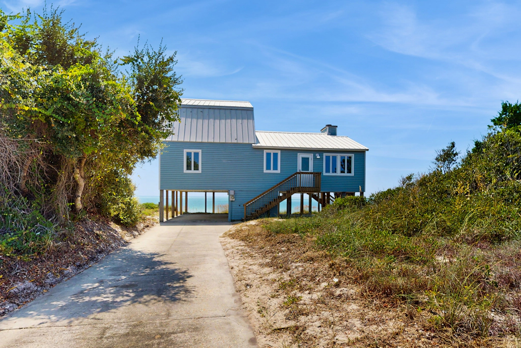 Gorgeous private home with gulf views, dog-friendly & community pool