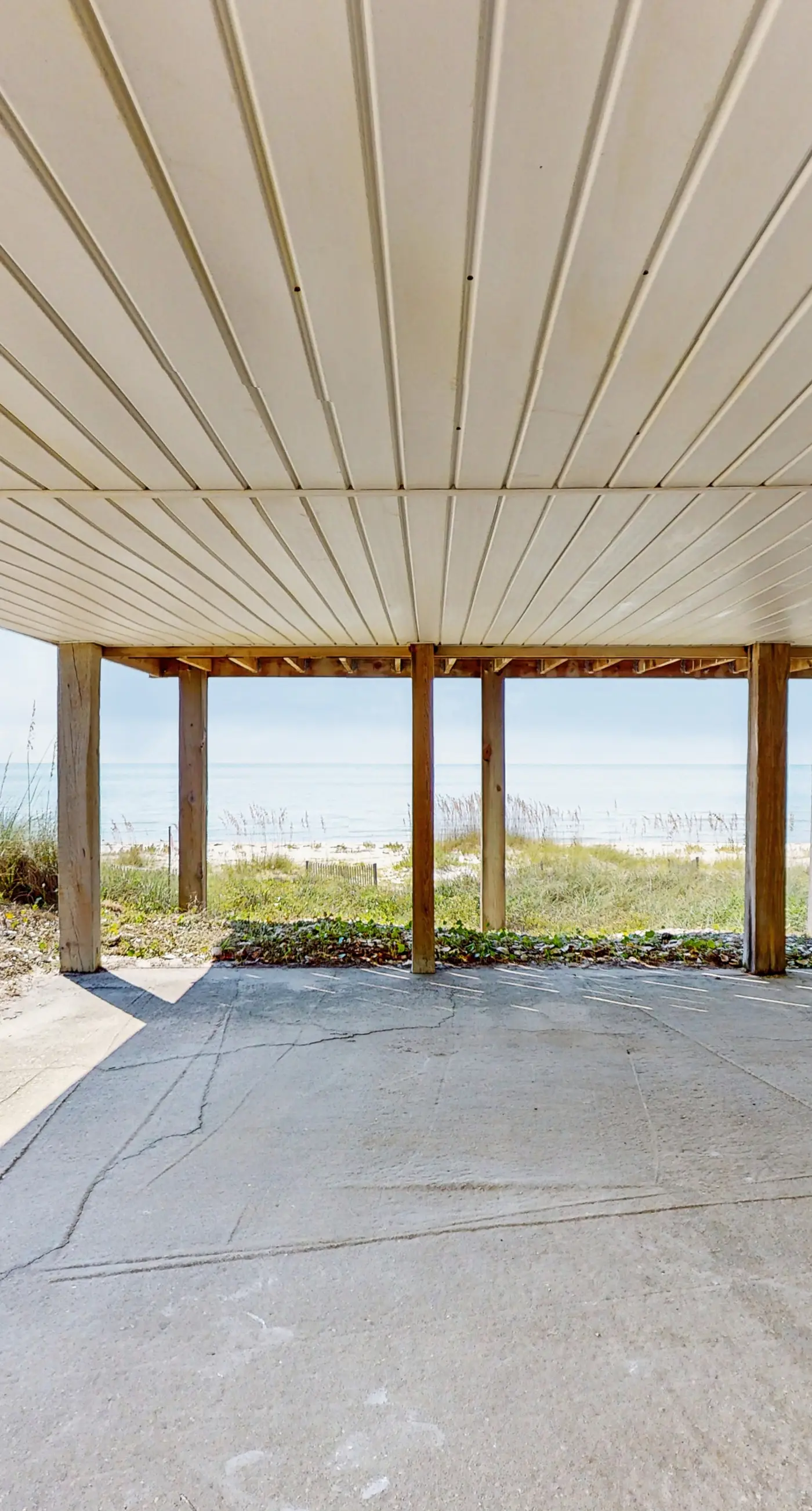 Gorgeous private home with gulf views, dog-friendly & community pool