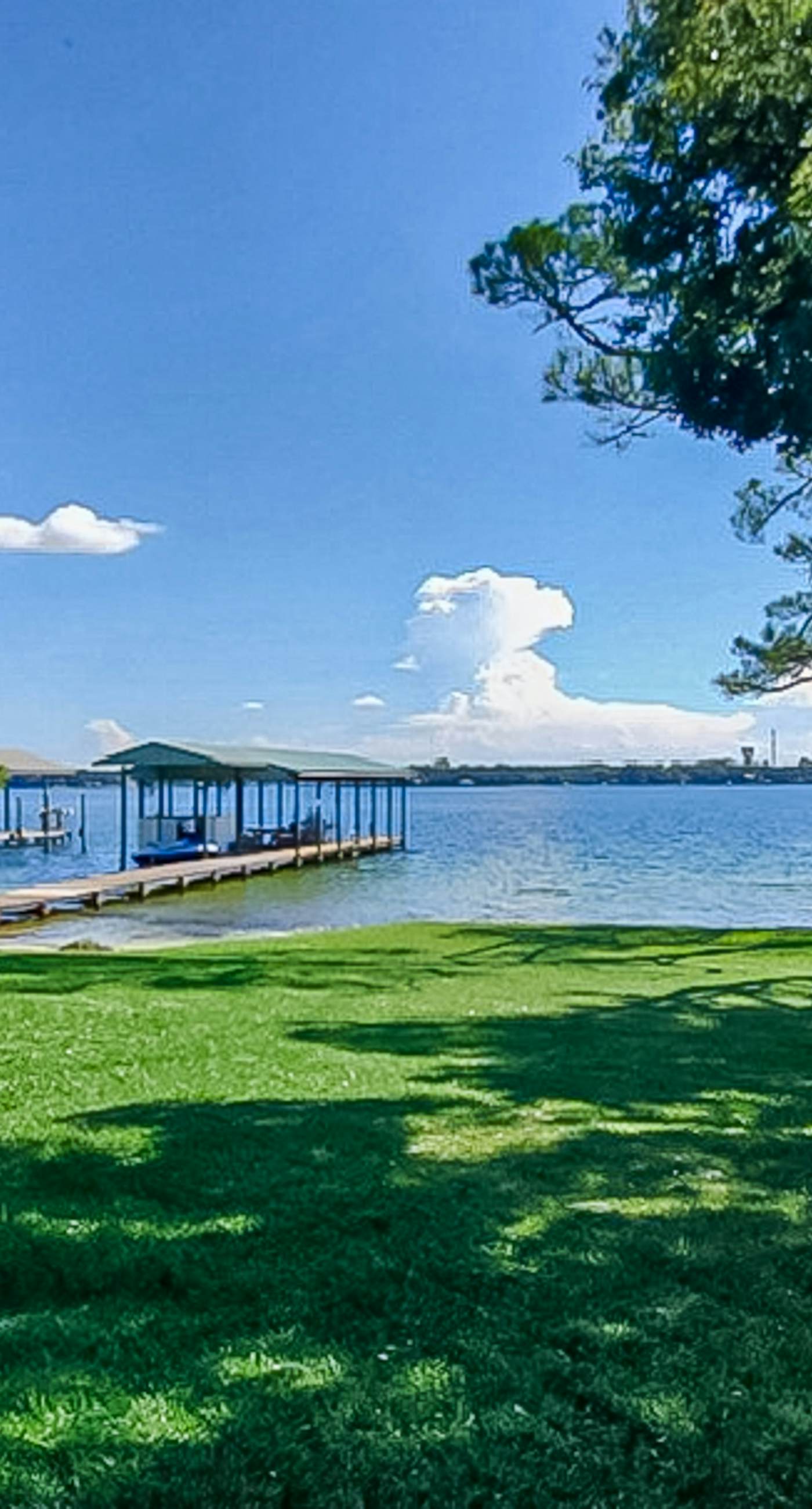 Cozy waterfront cottage, pet friendly with AC, deck and shared dock