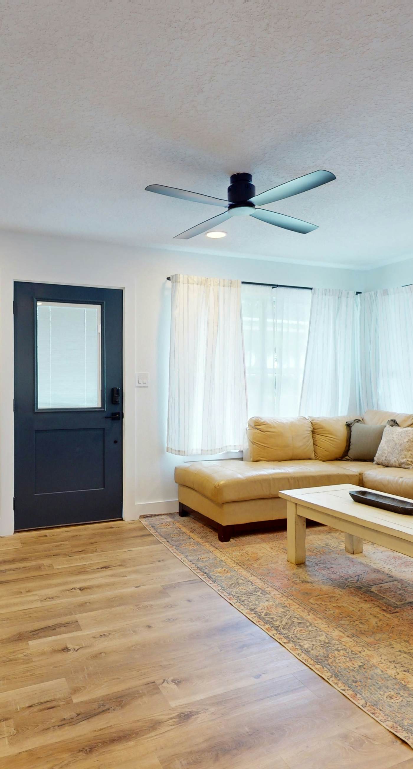 Cozy waterfront cottage, pet friendly with AC, deck and shared dock