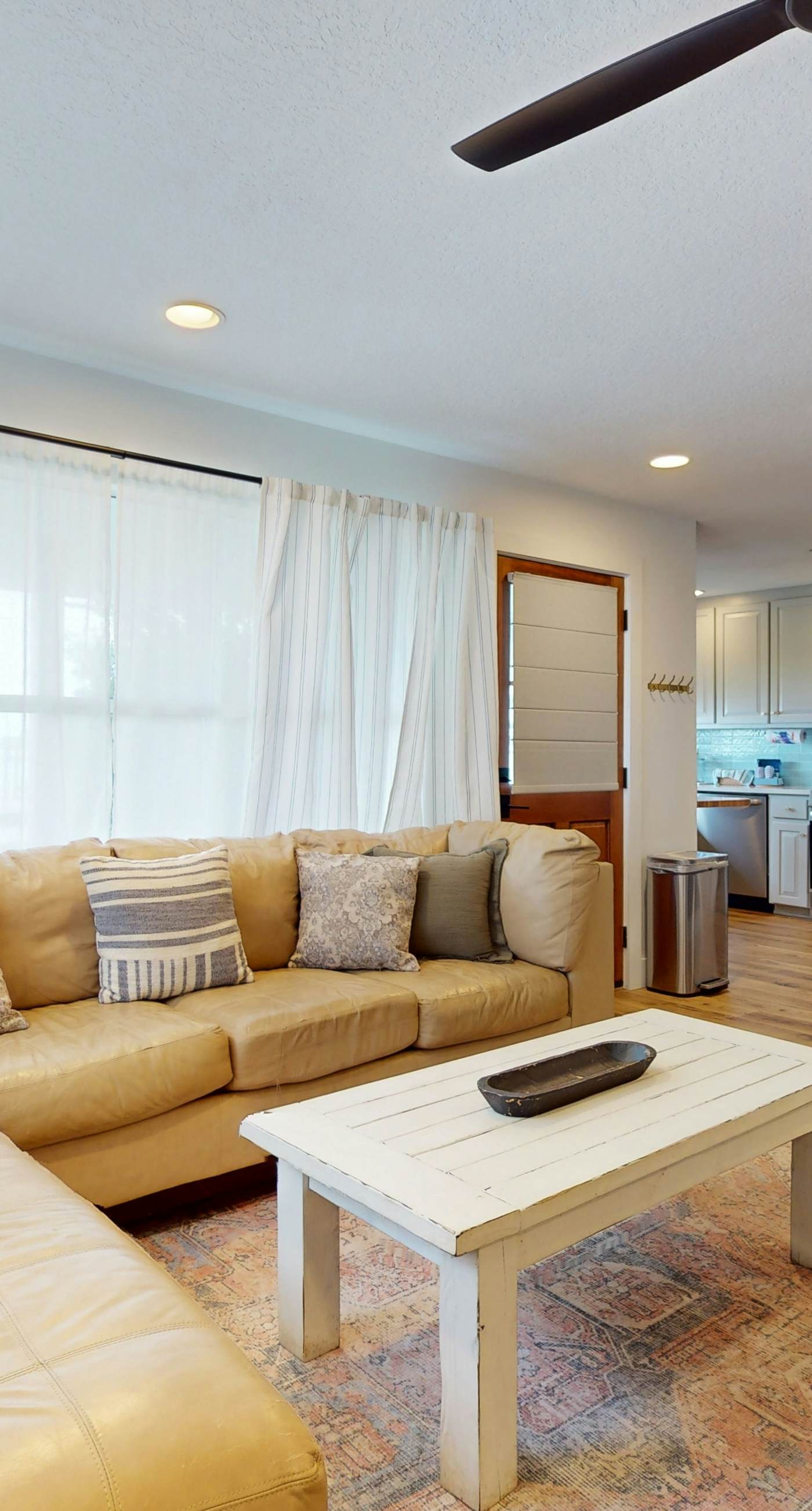 Cozy waterfront cottage, pet friendly with AC, deck and shared dock