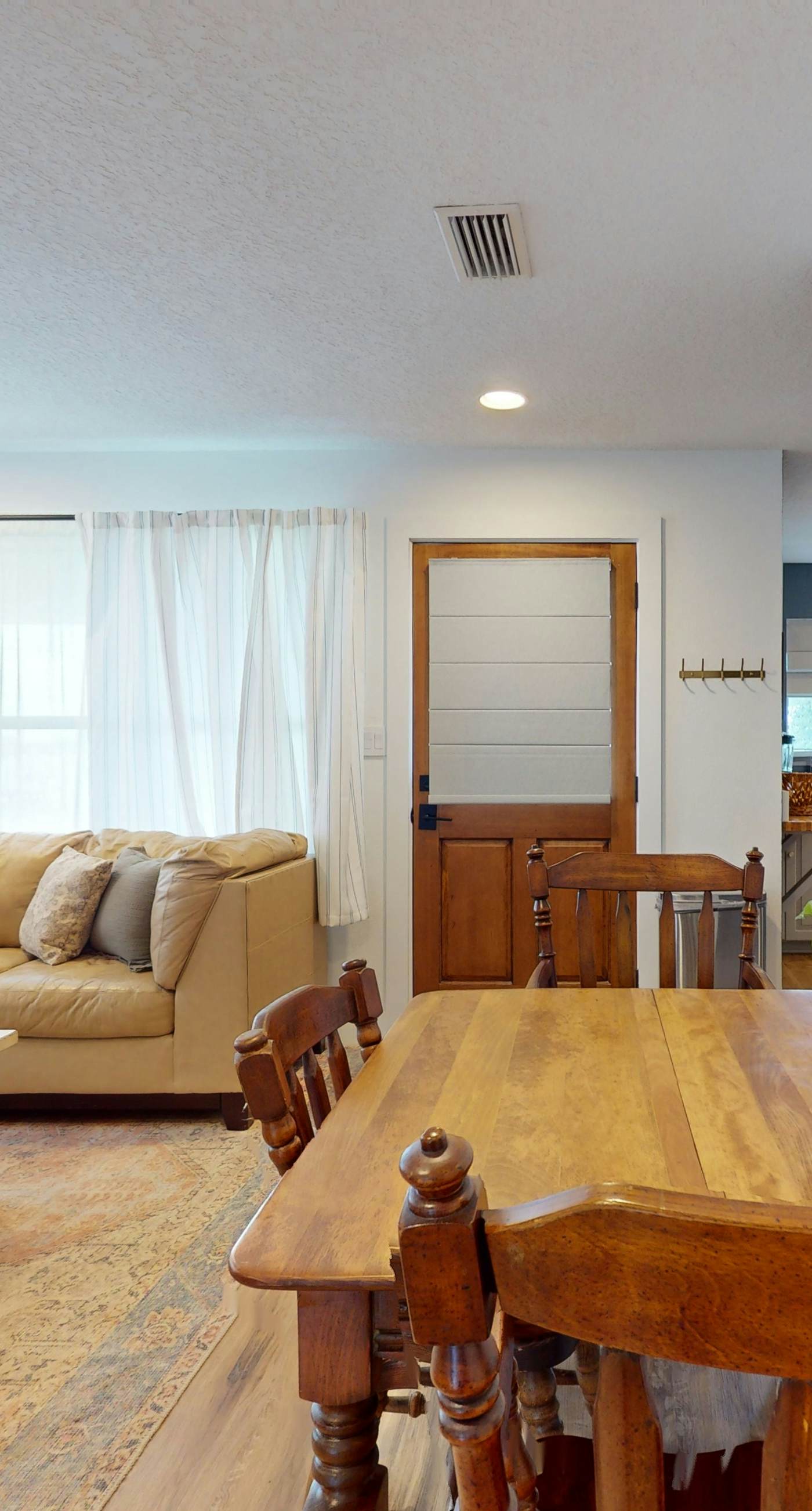 Cozy waterfront cottage, pet friendly with AC, deck and shared dock