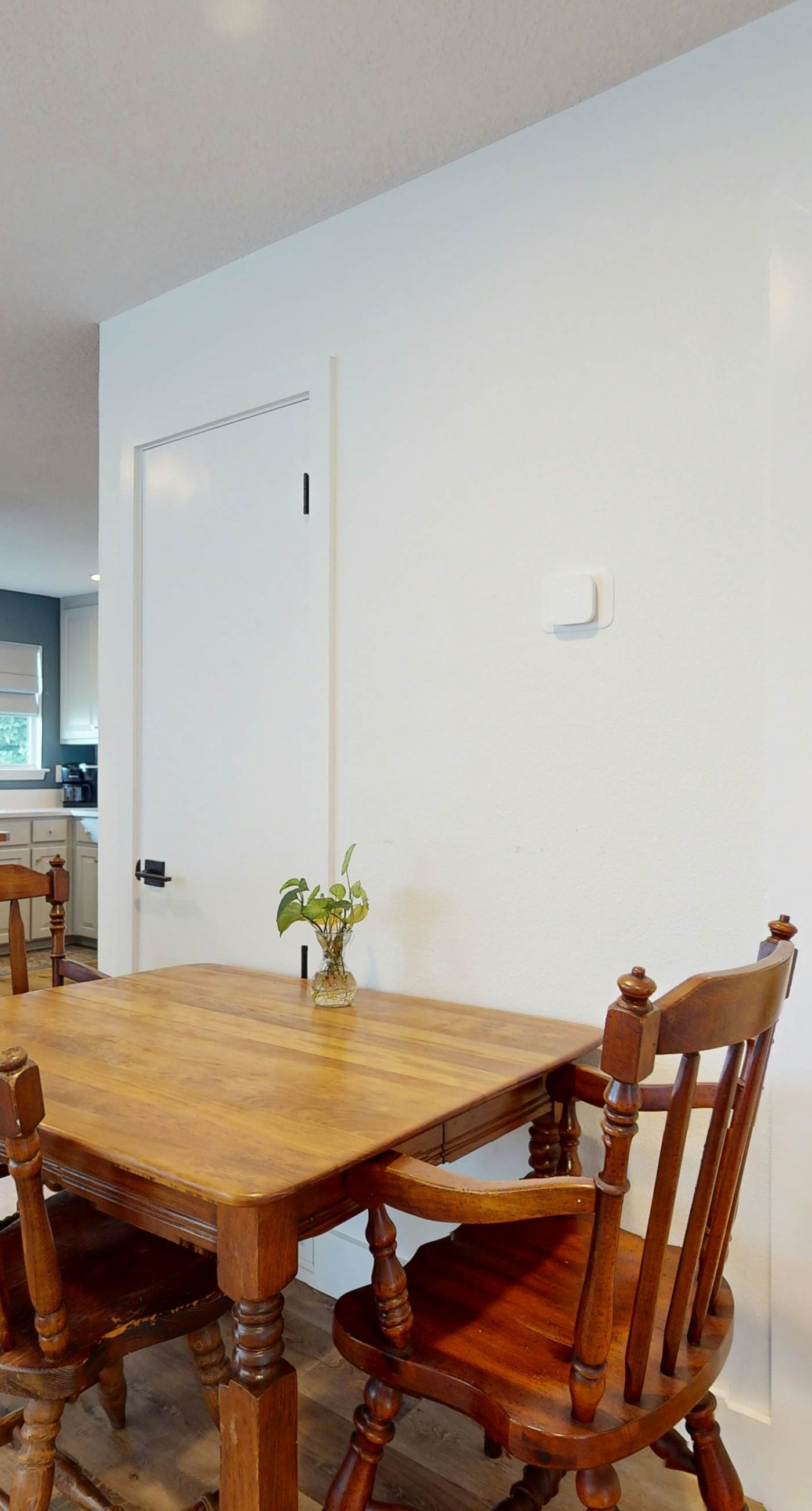 Cozy waterfront cottage, pet friendly with AC, deck and shared dock