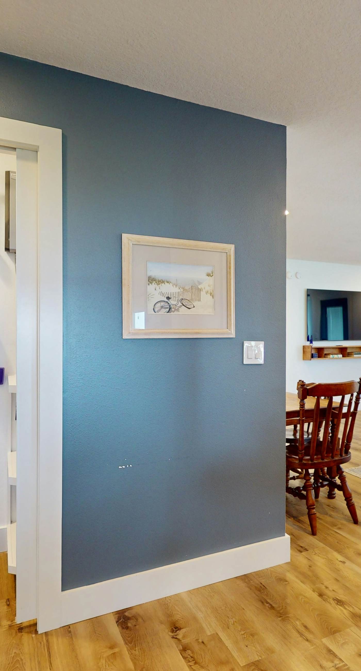 Cozy waterfront cottage, pet friendly with AC, deck and shared dock