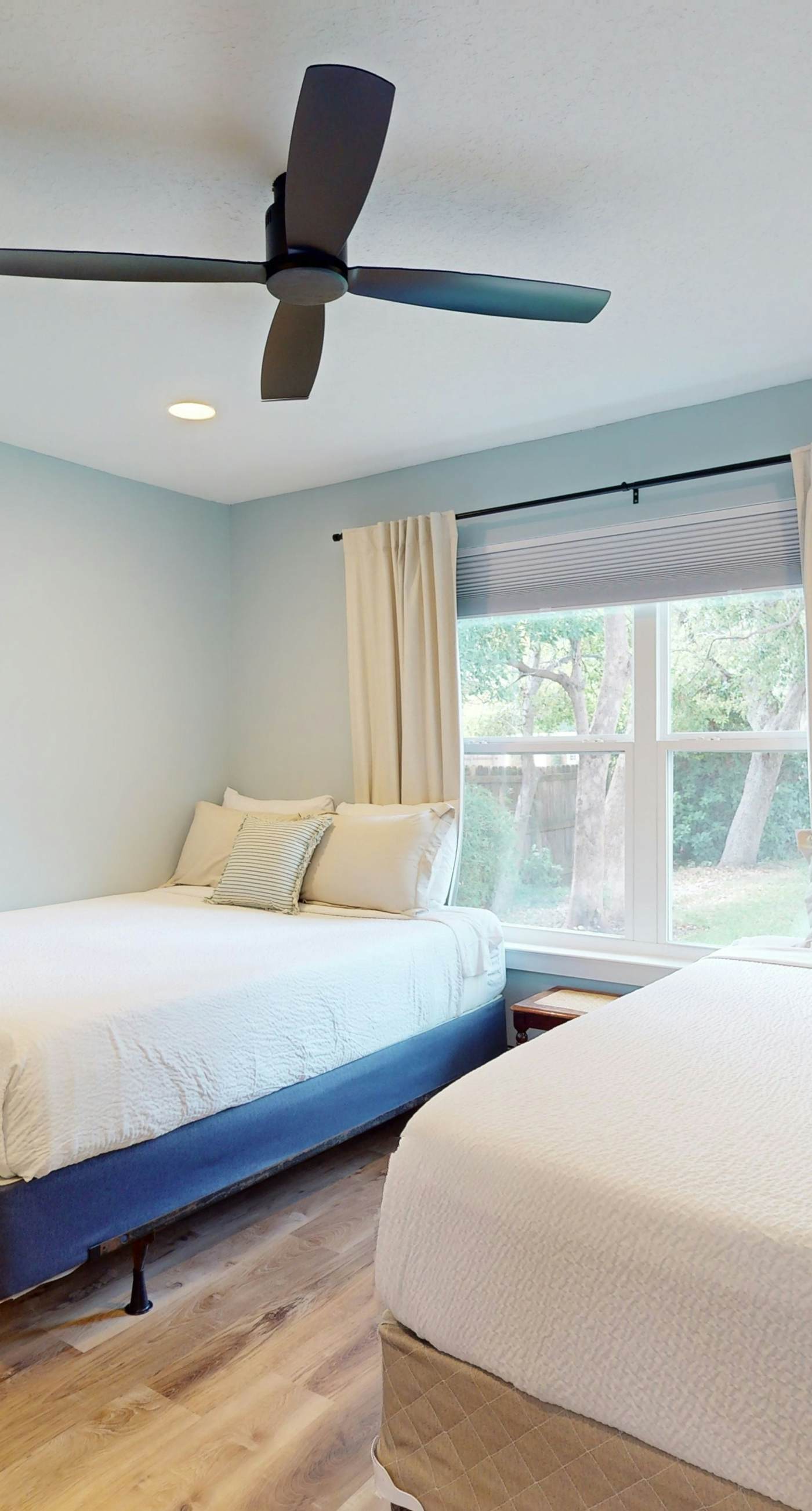 Cozy waterfront cottage, pet friendly with AC, deck and shared dock