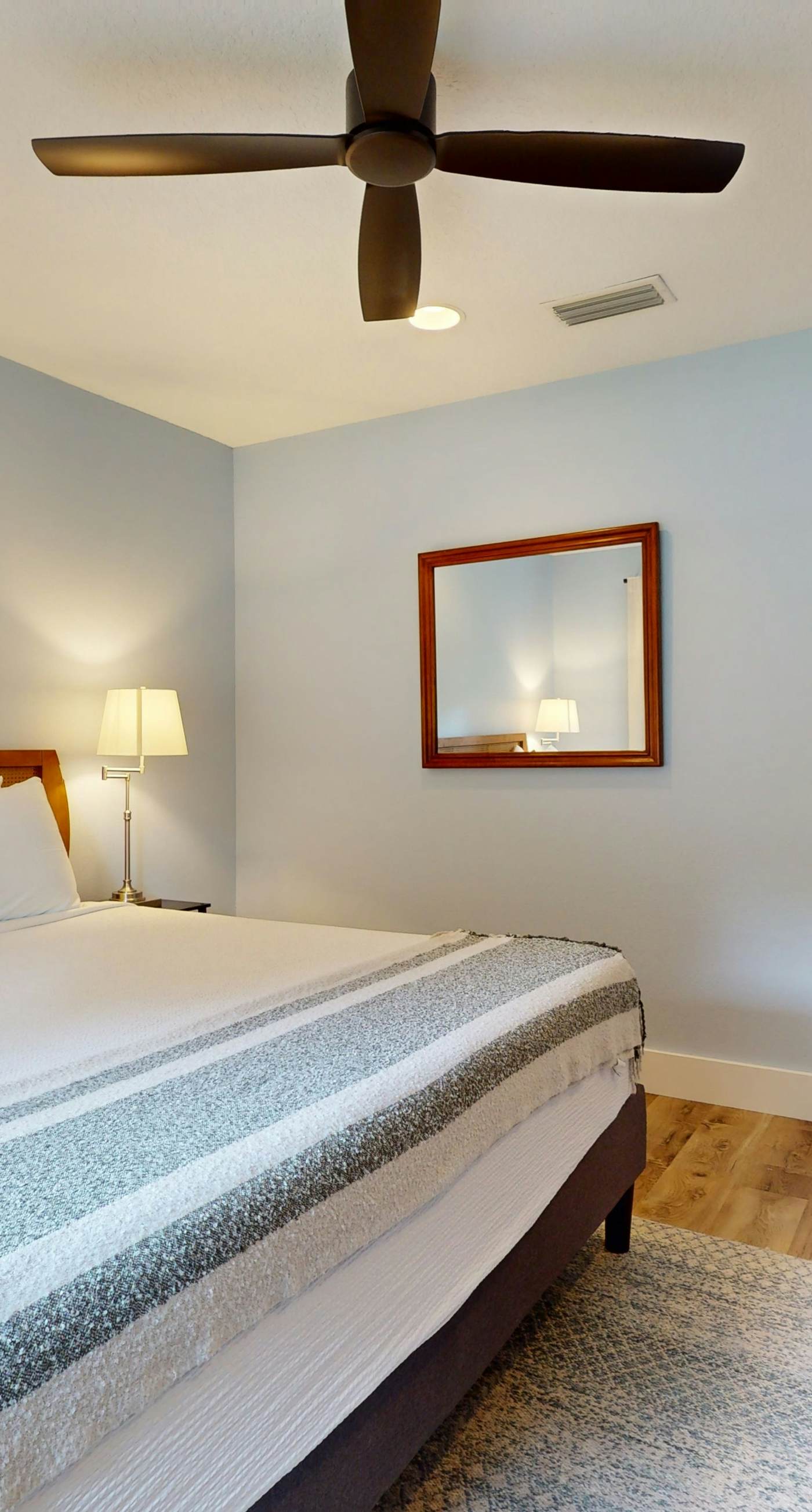 Cozy waterfront cottage, pet friendly with AC, deck and shared dock