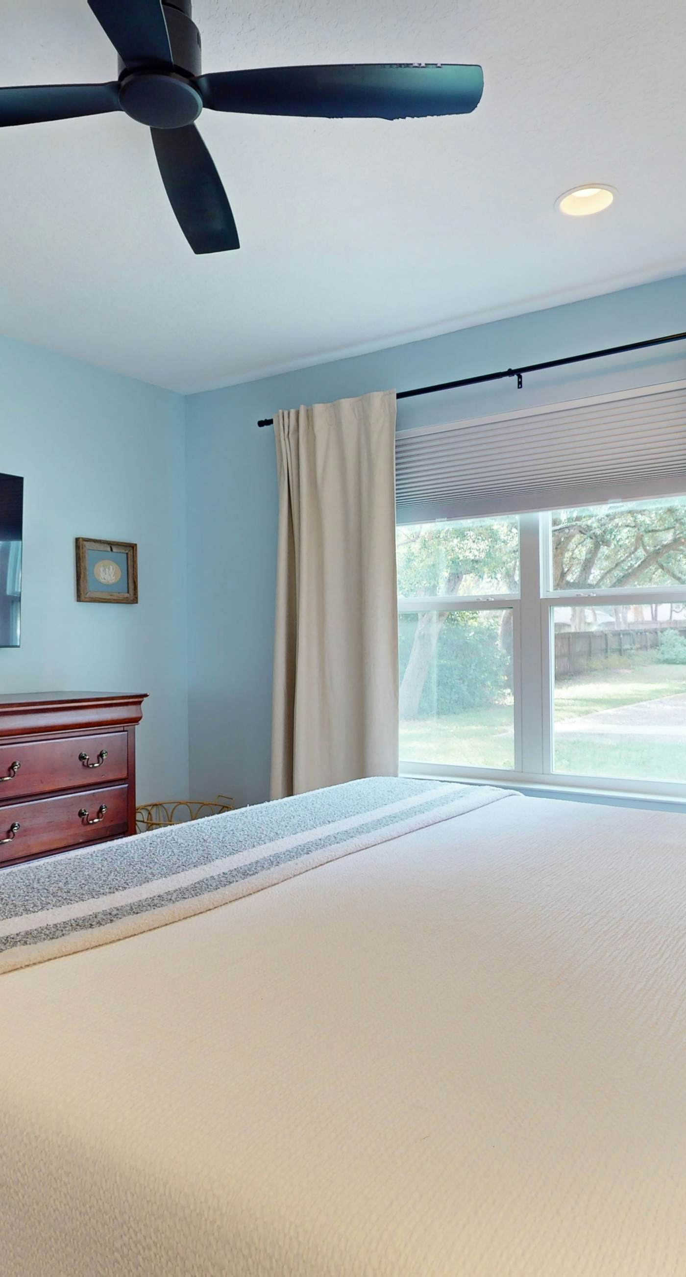 Cozy waterfront cottage, pet friendly with AC, deck and shared dock