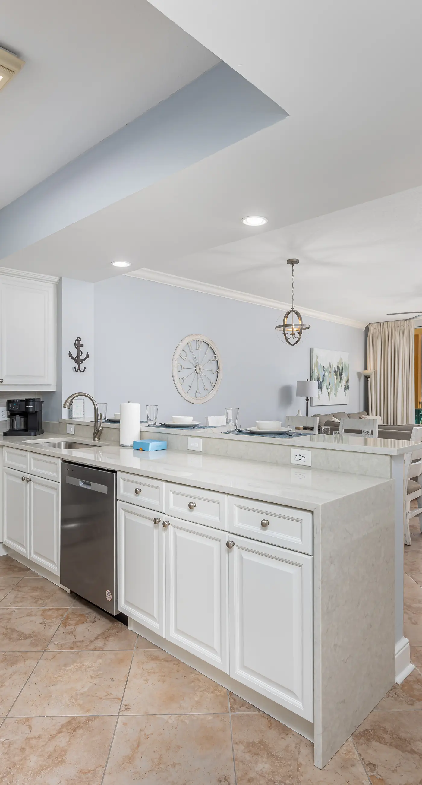 5th Floor Condo with Pools Onsite, Nearby Activities, Shops, Restaurants
