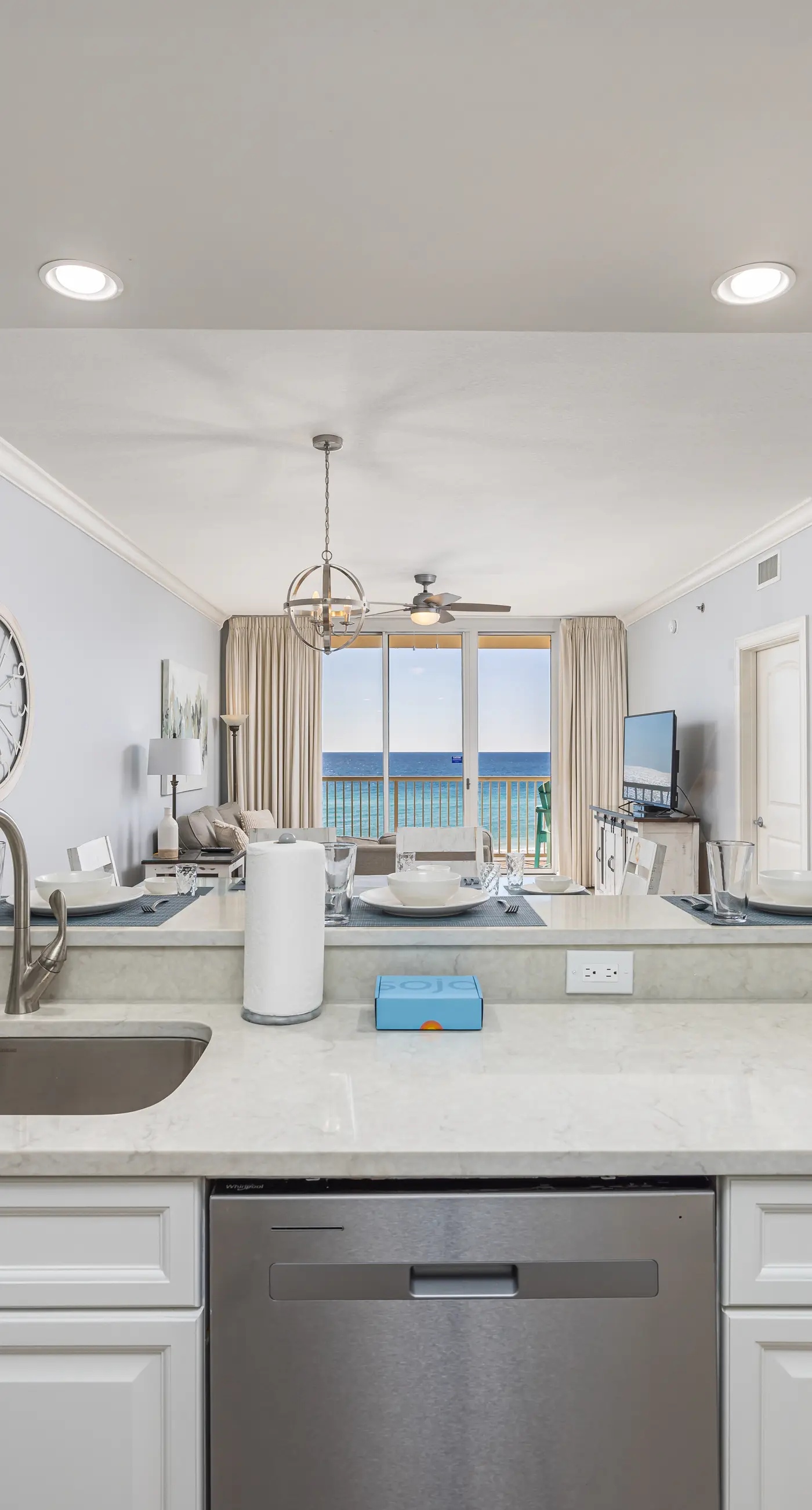 5th Floor Condo with Pools Onsite, Nearby Activities, Shops, Restaurants