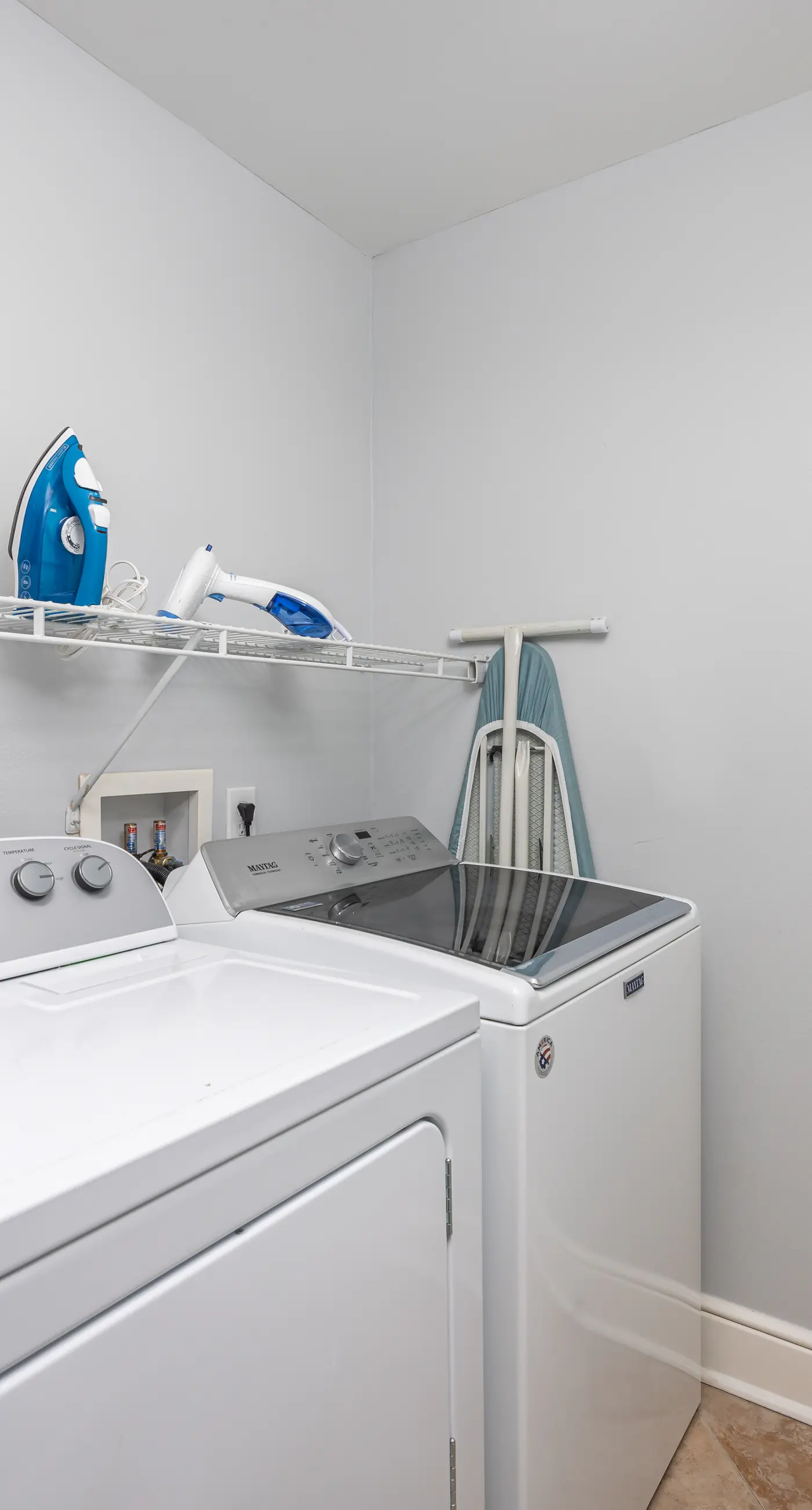5th Floor Condo with Pools Onsite, Nearby Activities, Shops, Restaurants