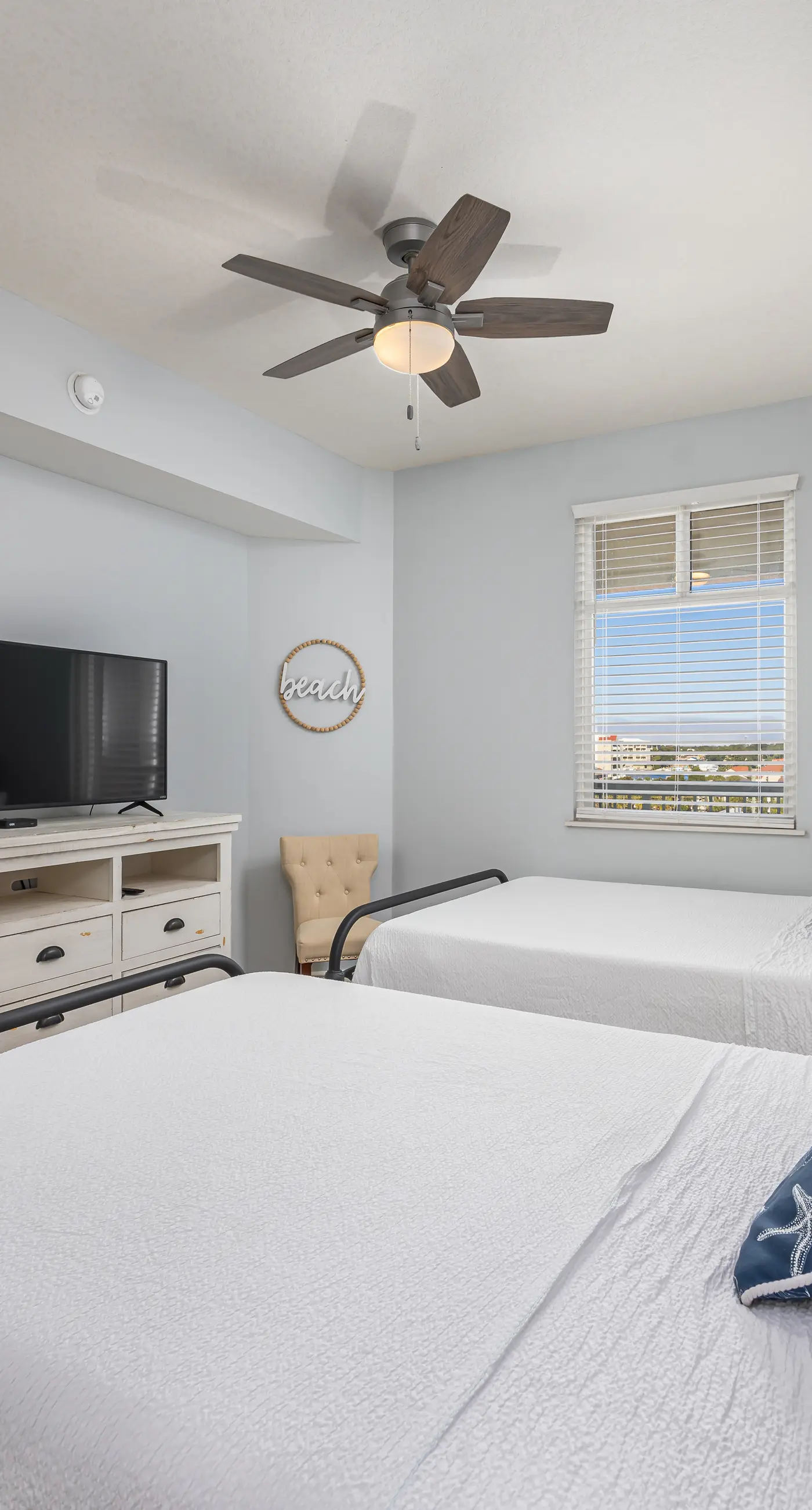 5th Floor Condo with Pools Onsite, Nearby Activities, Shops, Restaurants