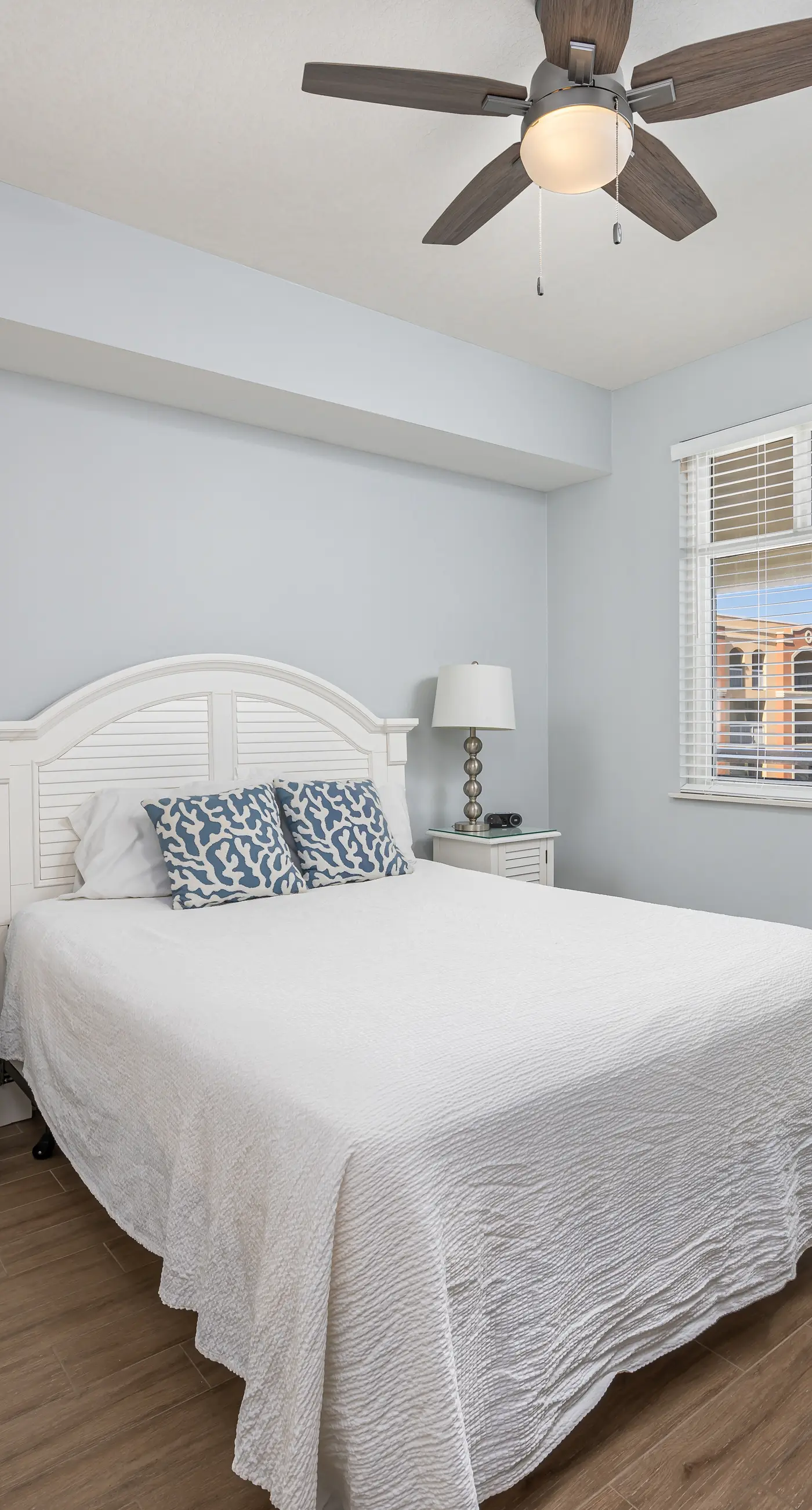 5th Floor Condo with Pools Onsite, Nearby Activities, Shops, Restaurants