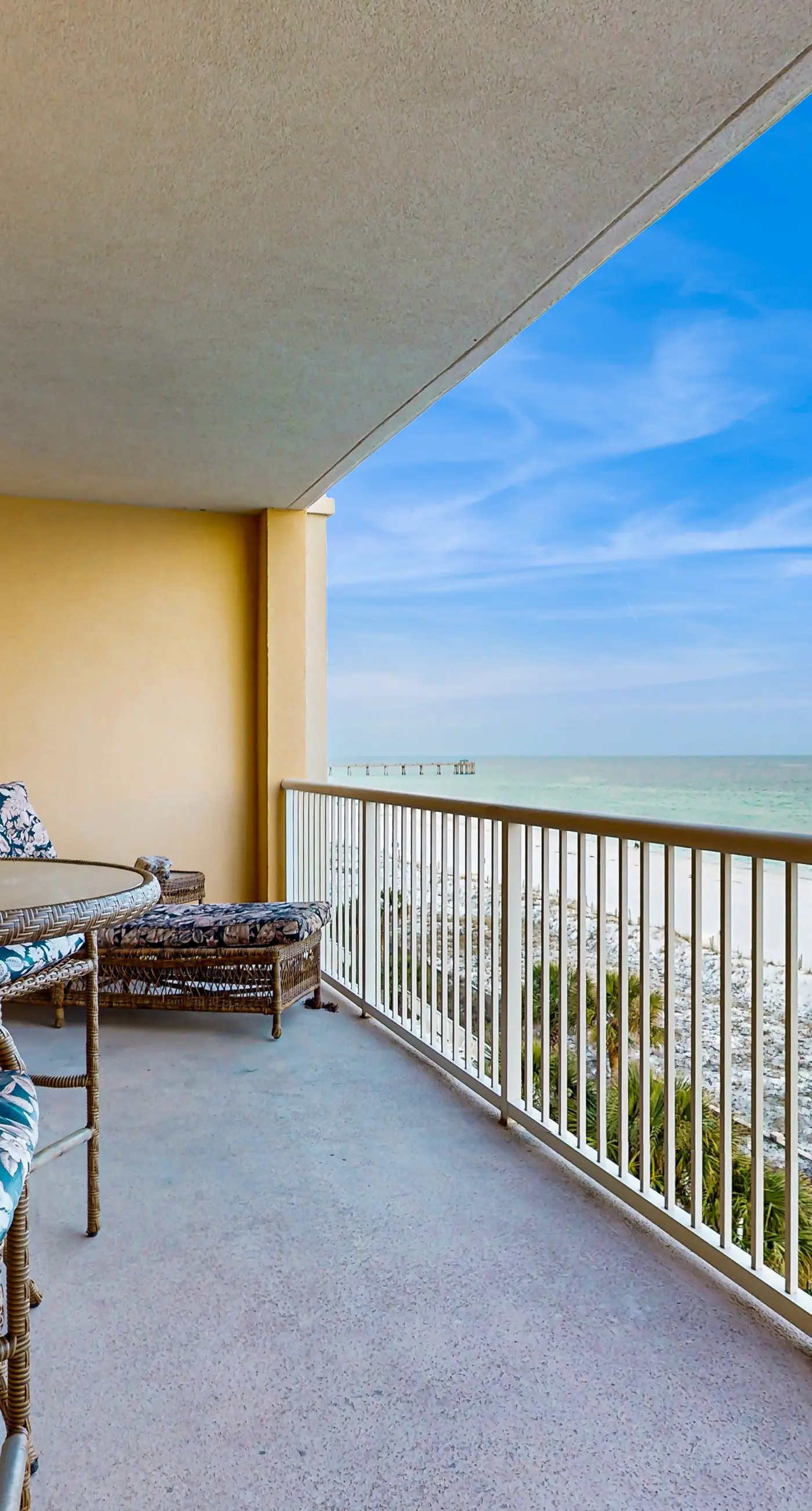 Modern, Beachfront Condo with Shared Pools, Nearby Activities, Shops, Restaurants