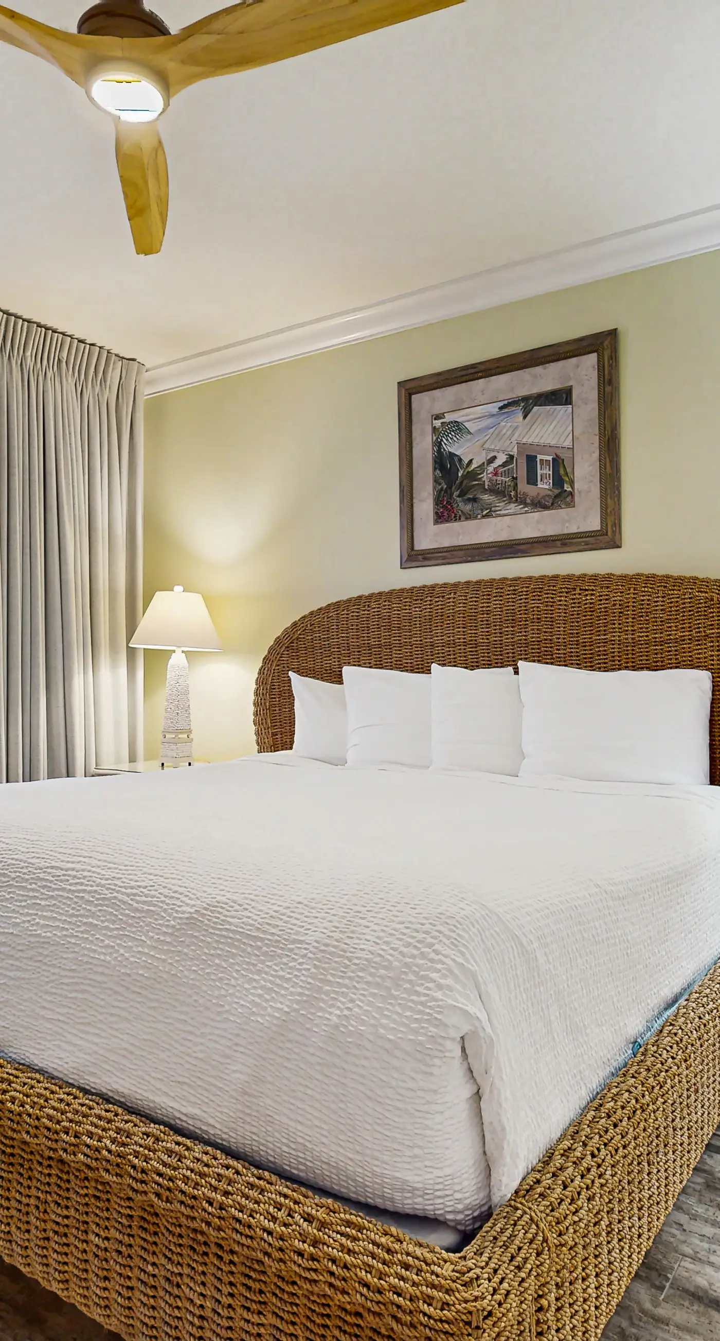 Modern, Beachfront Condo with Shared Pools, Nearby Activities, Shops, Restaurants