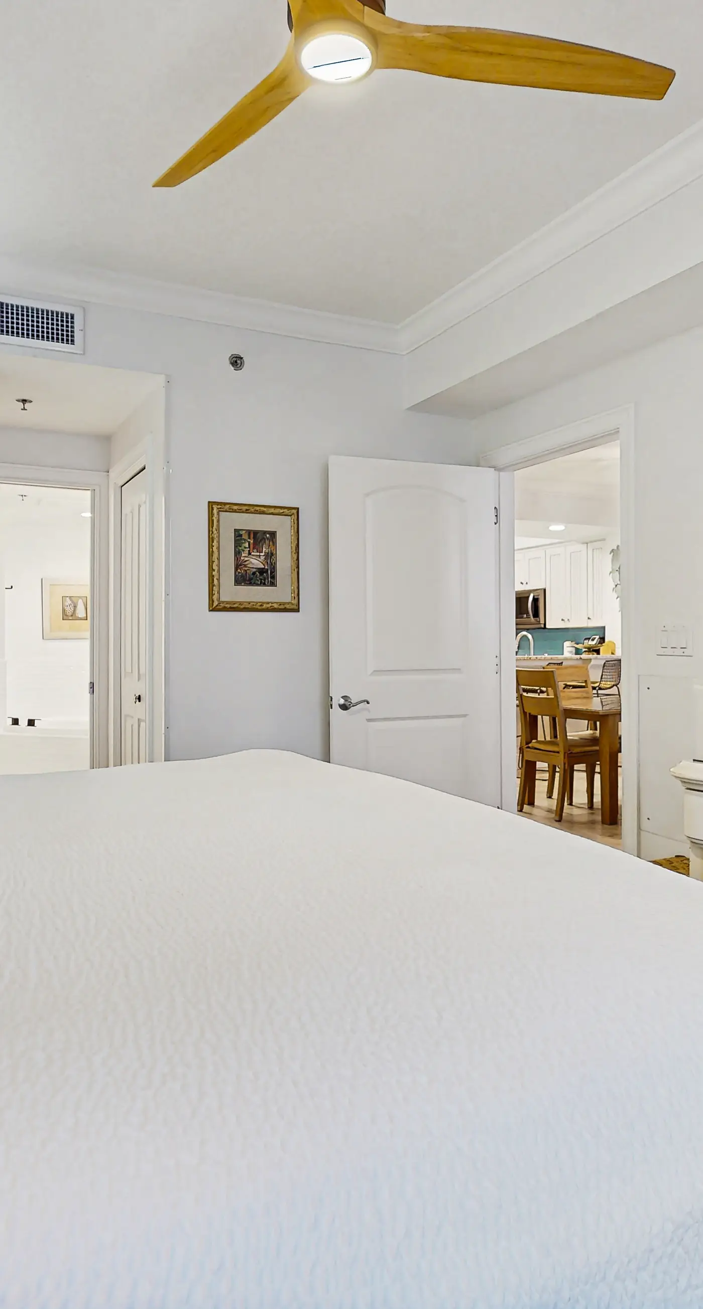 Modern, Beachfront Condo with Shared Pools, Nearby Activities, Shops, Restaurants