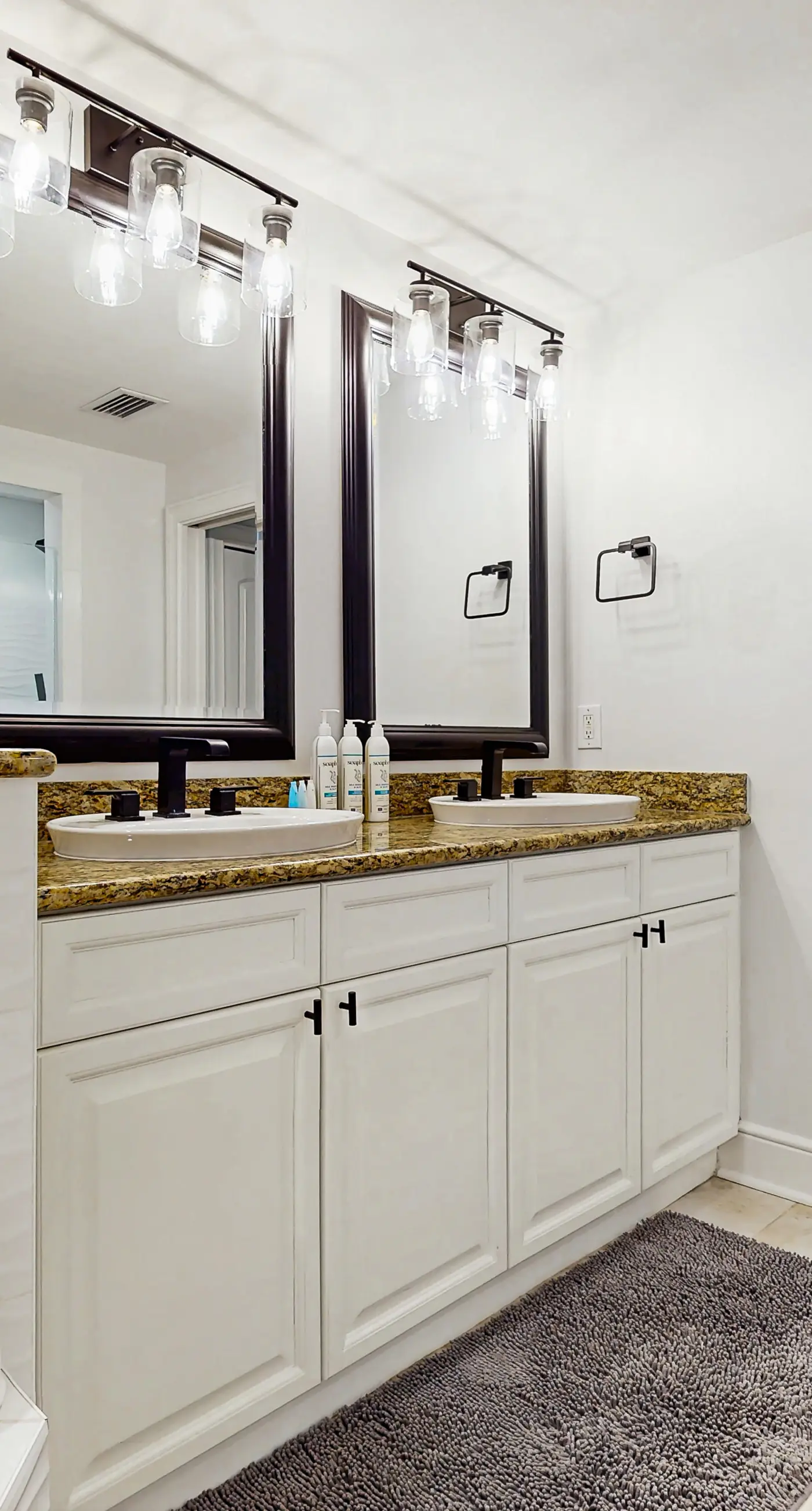 Modern, Beachfront Condo with Shared Pools, Nearby Activities, Shops, Restaurants