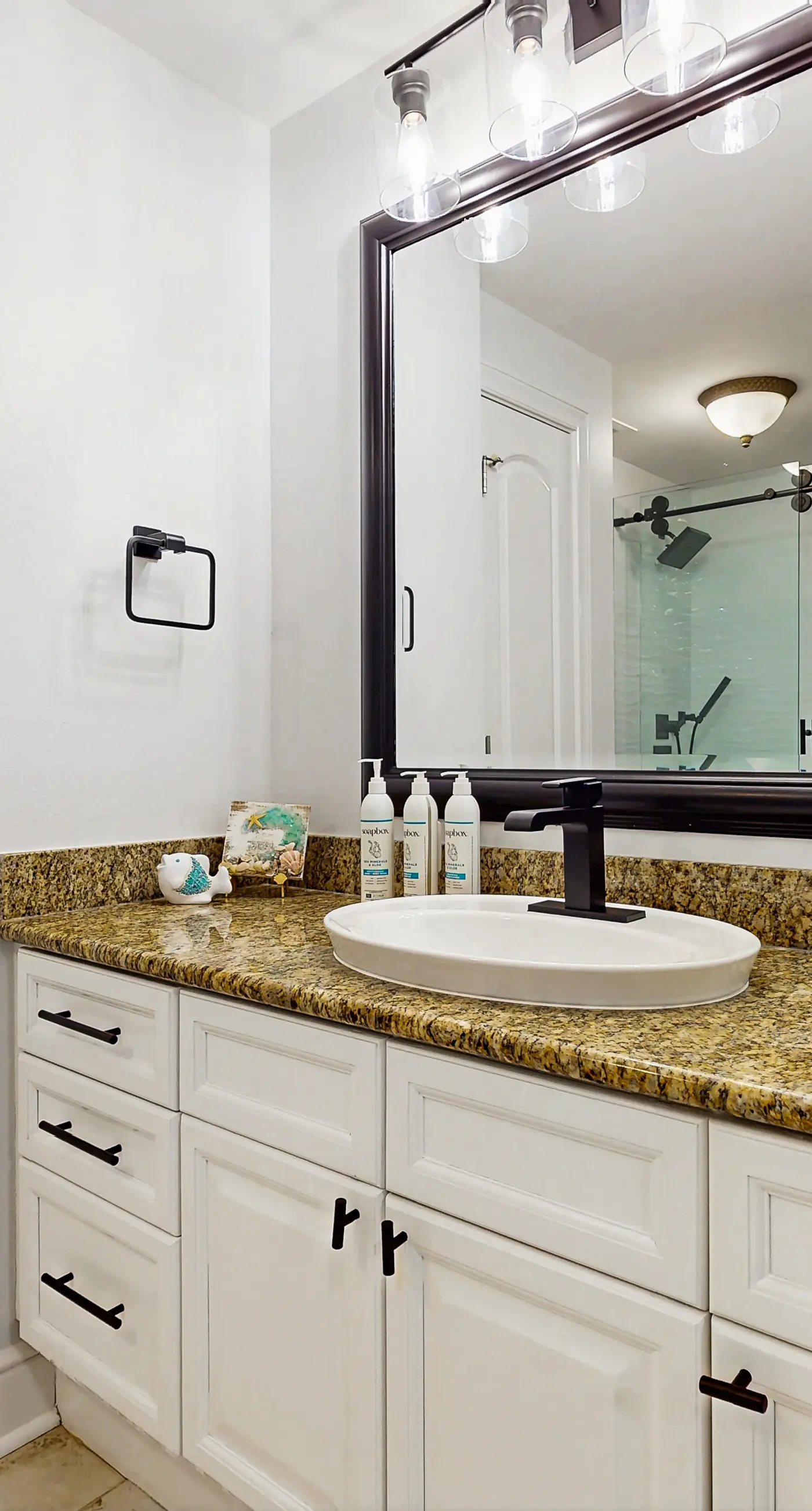 Modern, Beachfront Condo with Shared Pools, Nearby Activities, Shops, Restaurants