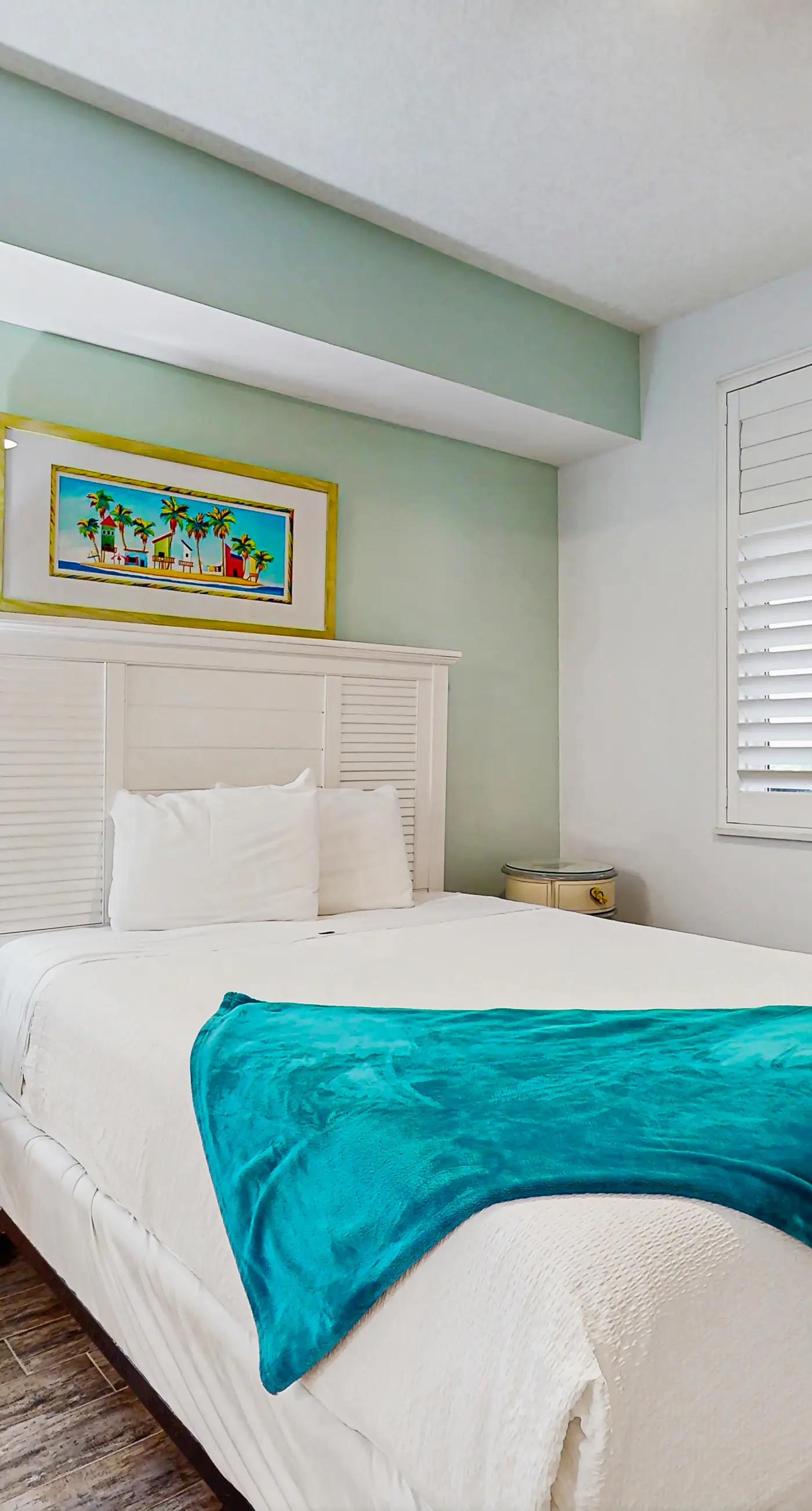 Modern, Beachfront Condo with Shared Pools, Nearby Activities, Shops, Restaurants