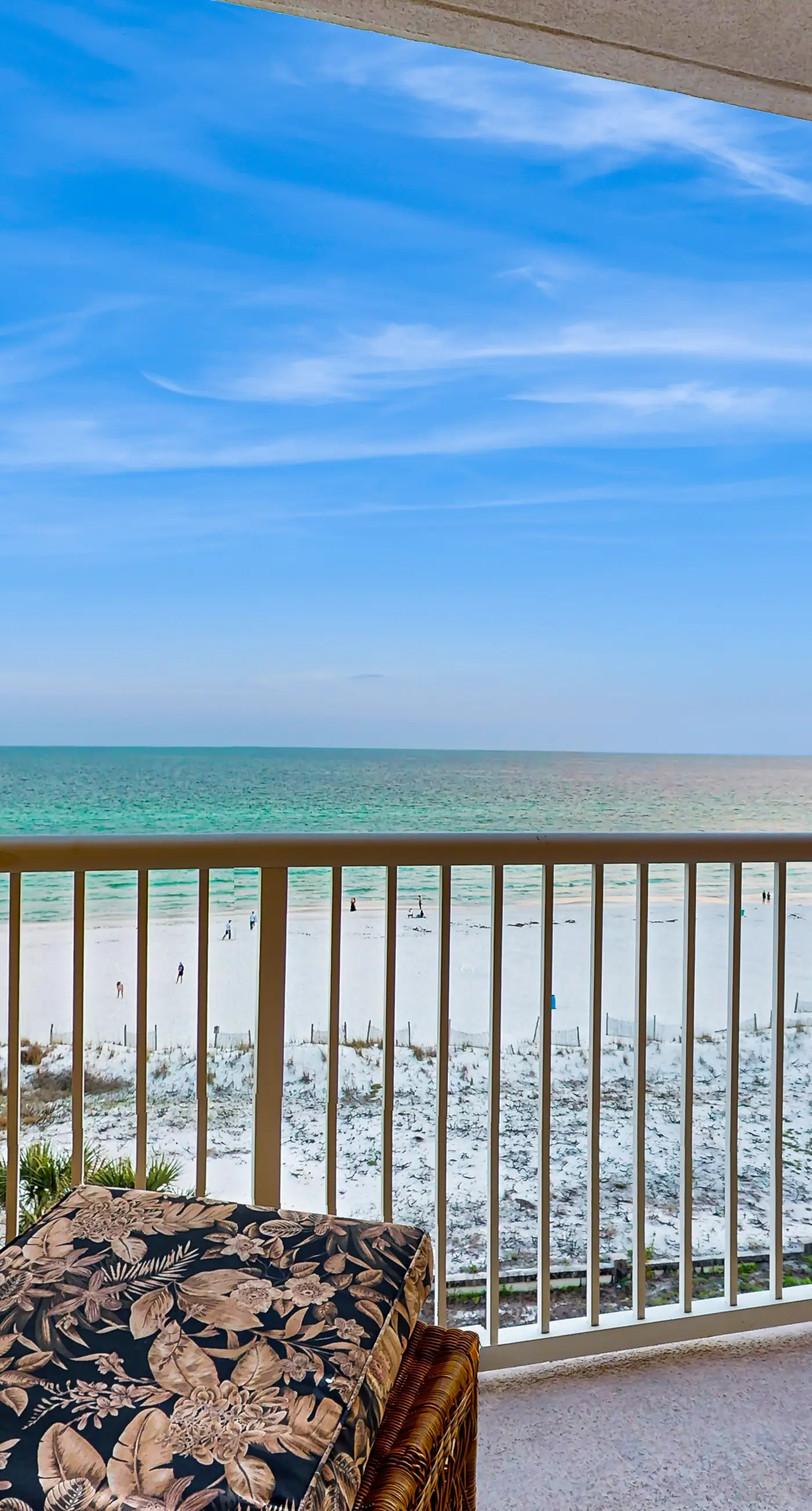 Modern, Beachfront Condo with Shared Pools, Nearby Activities, Shops, Restaurants