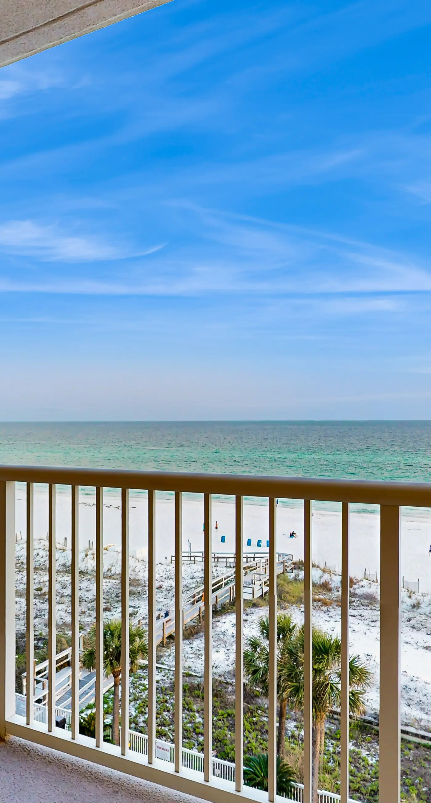 Modern, Beachfront Condo with Shared Pools, Nearby Activities, Shops, Restaurants