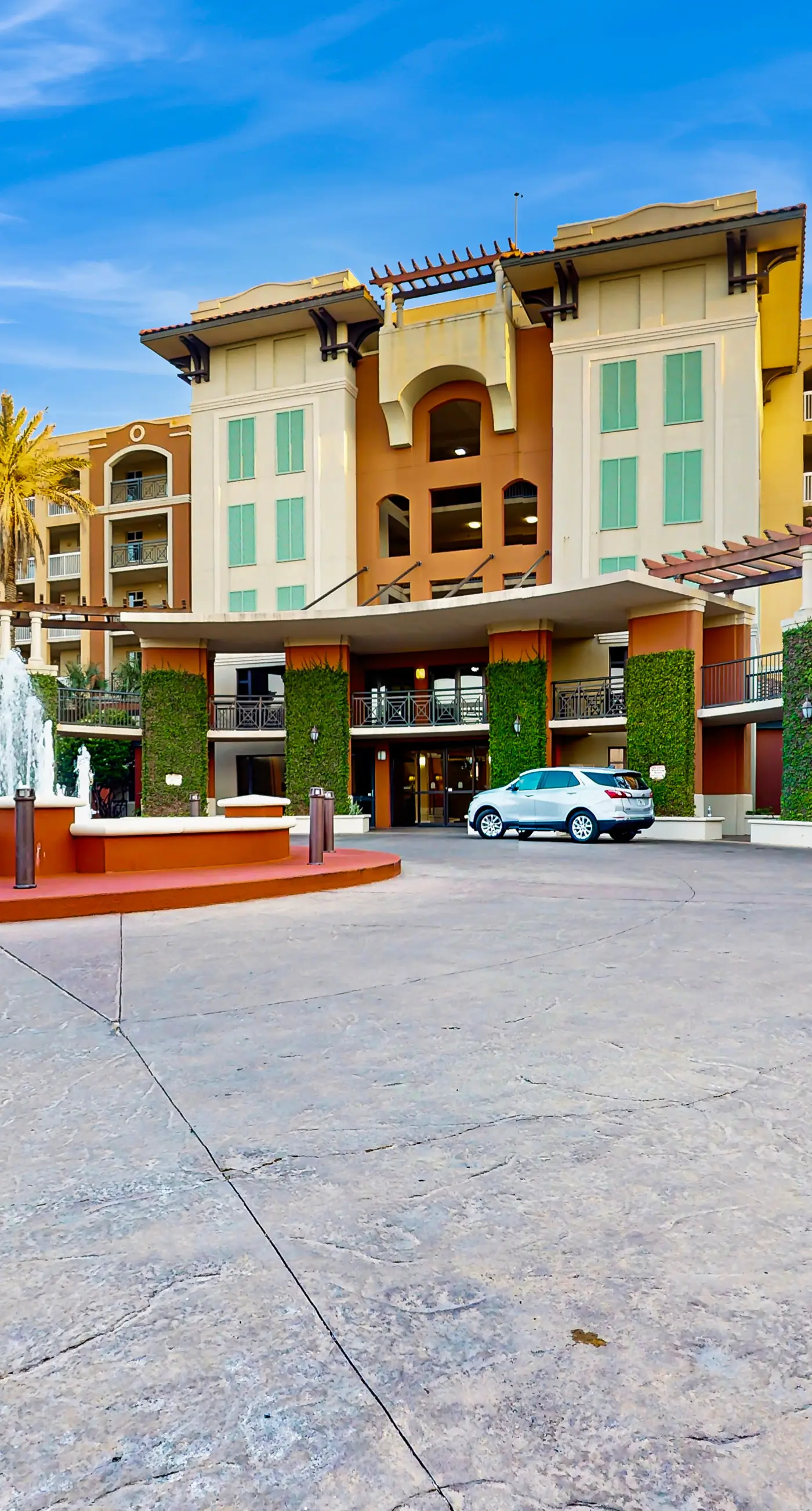 Modern, Beachfront Condo with Shared Pools, Nearby Activities, Shops, Restaurants