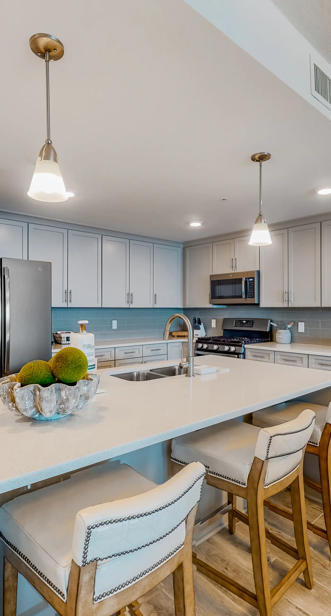 Blu 405 - Fourth floor oceanfront condo with ocean views, private W&D, and central AC