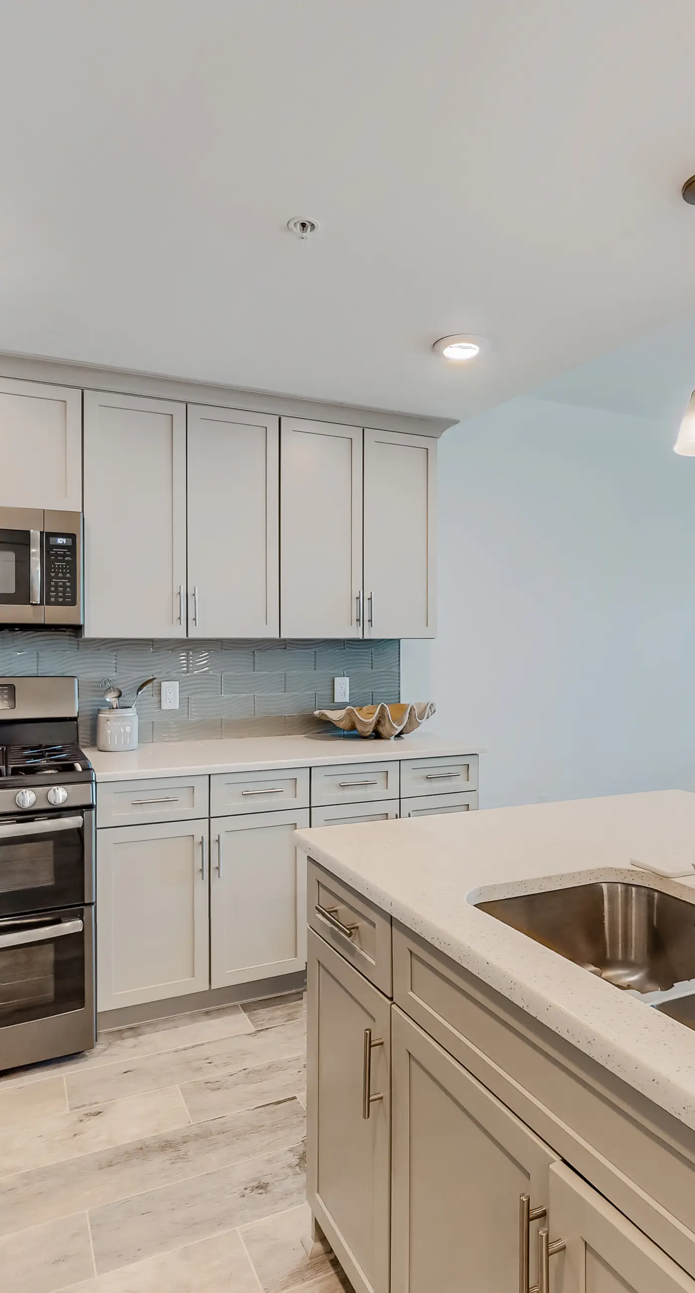 Blu 405 - Fourth floor oceanfront condo with ocean views, private W&D, and central AC