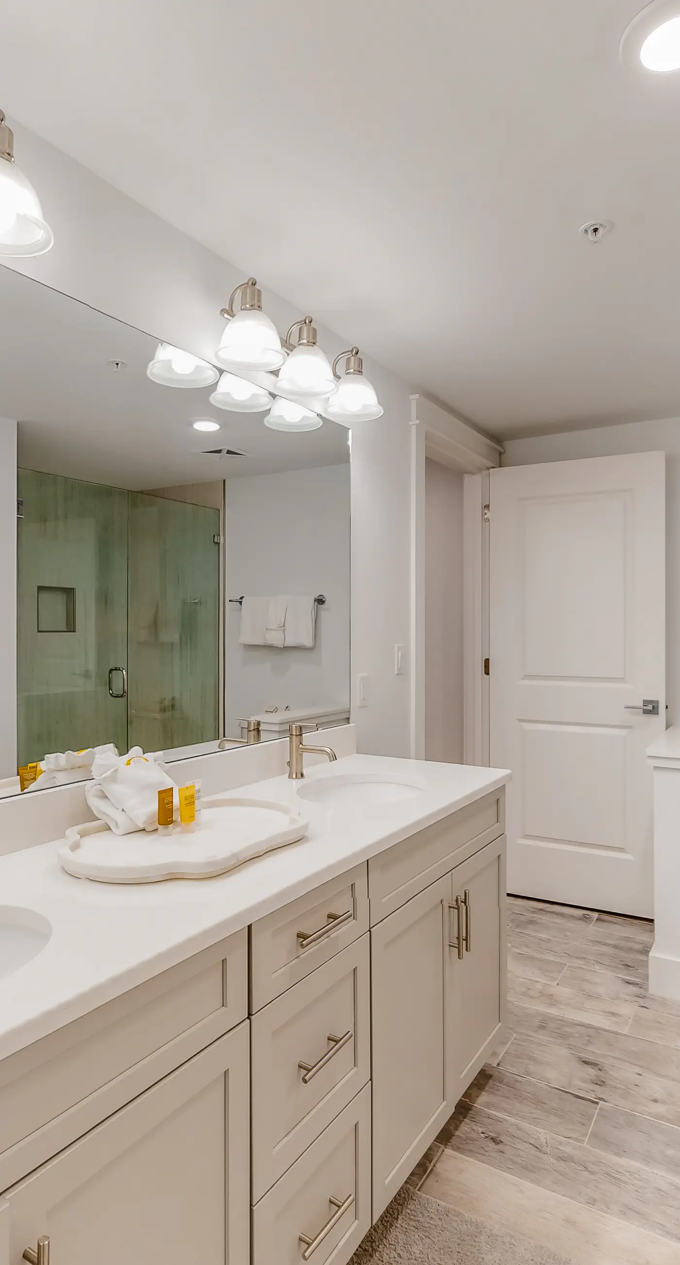 Blu 405 - Fourth floor oceanfront condo with ocean views, private W&D, and central AC