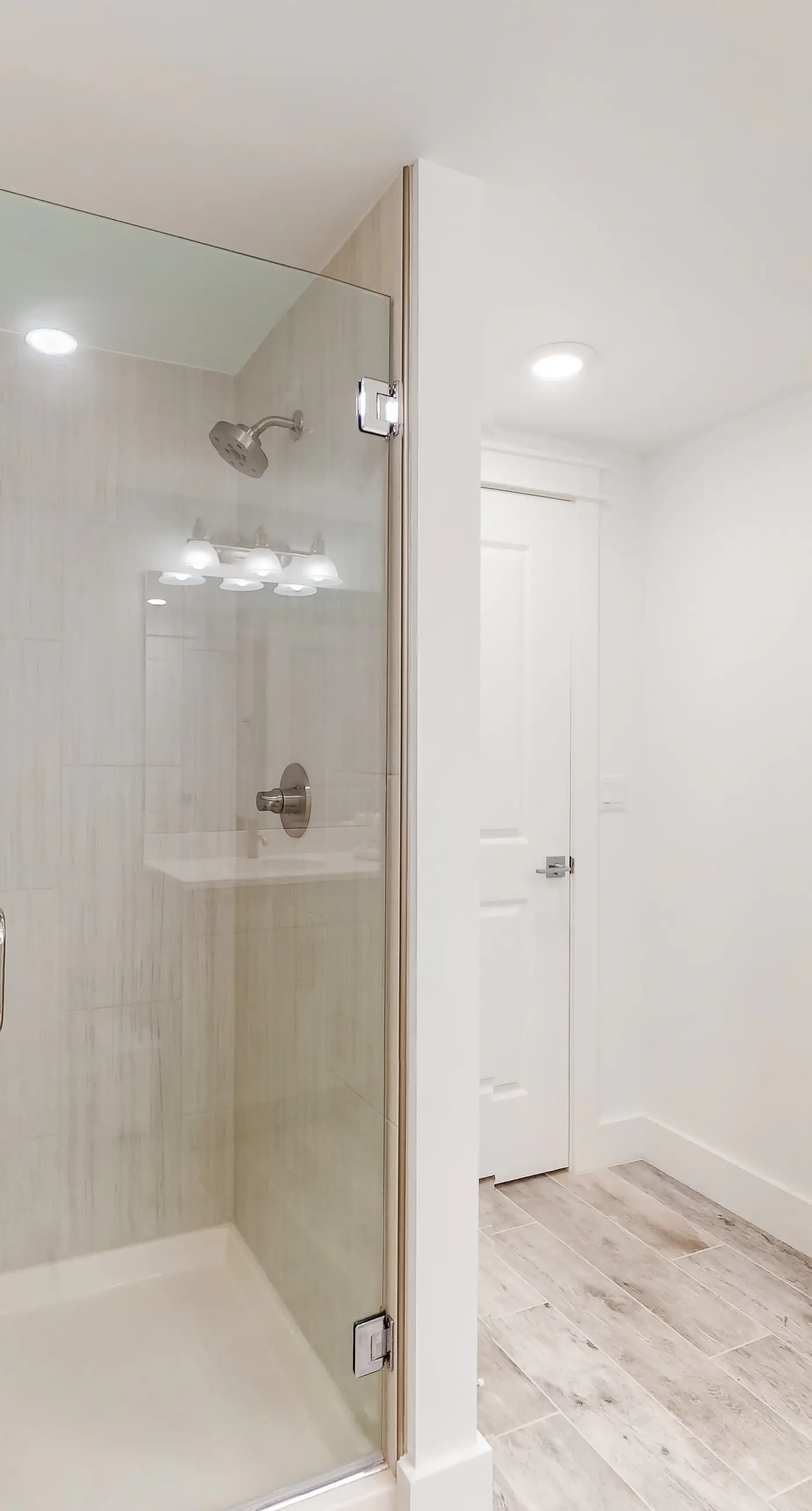 Blu 405 - Fourth floor oceanfront condo with ocean views, private W&D, and central AC