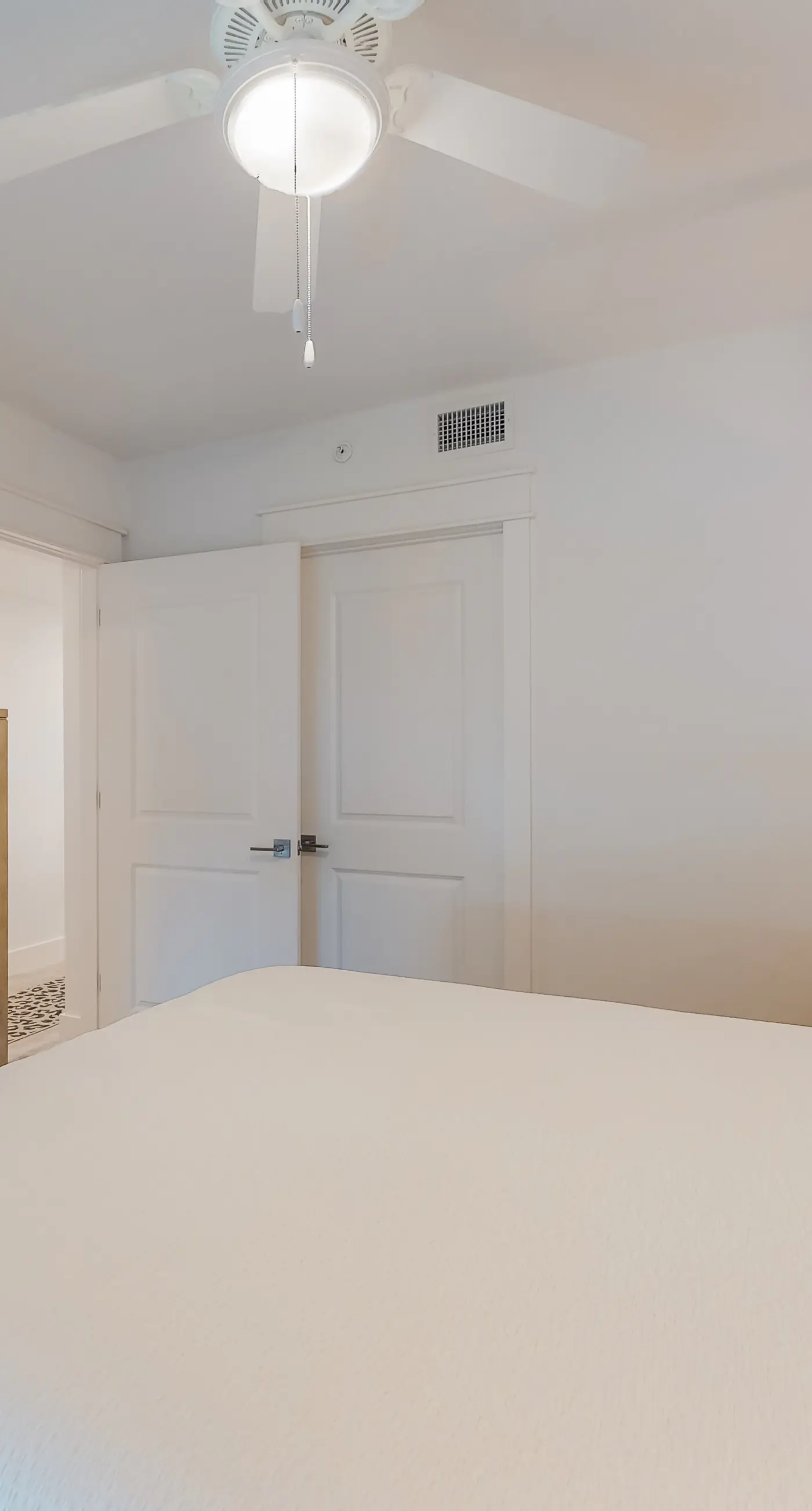 Blu 405 - Fourth floor oceanfront condo with ocean views, private W&D, and central AC