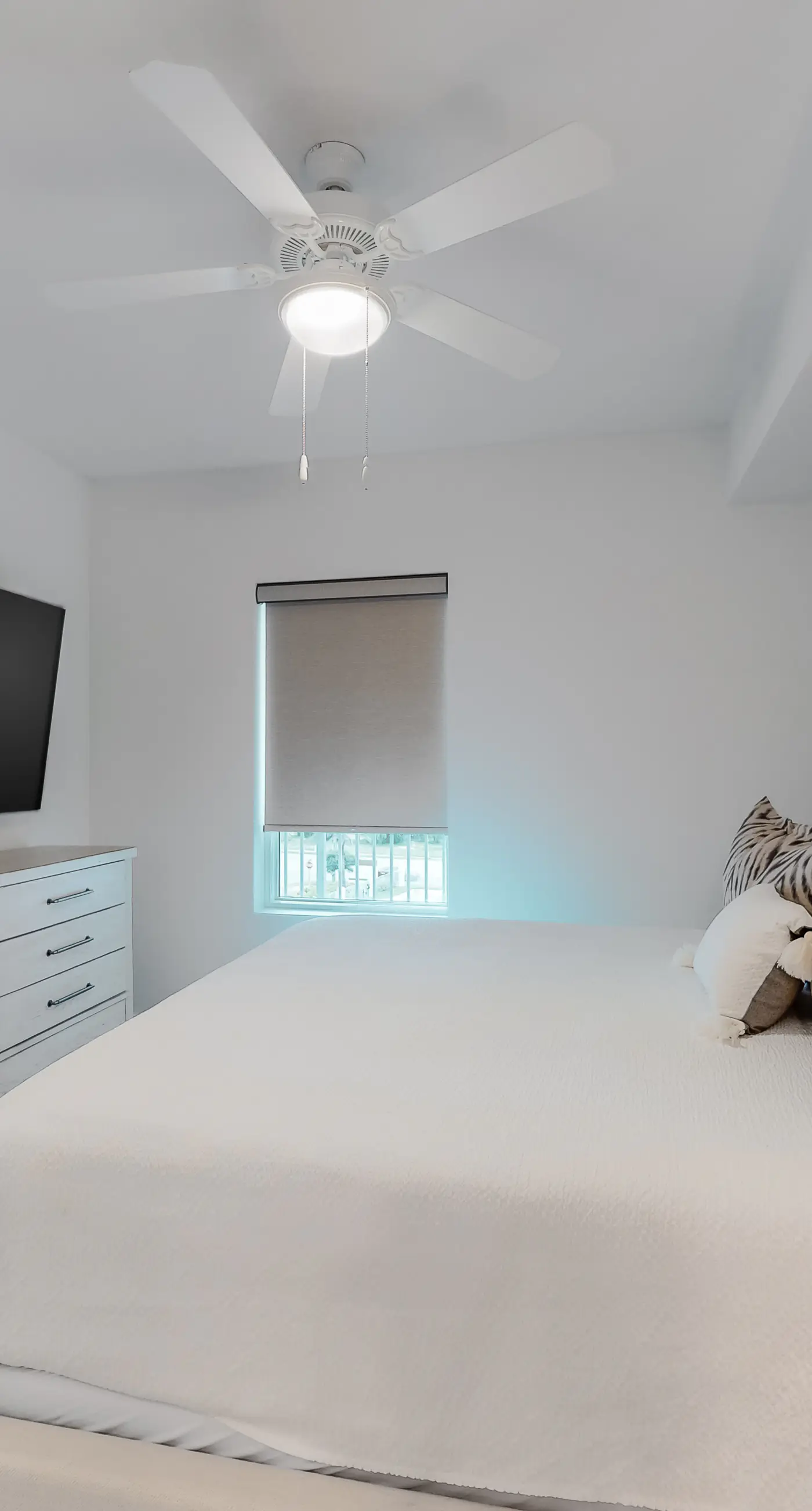 Blu 405 - Fourth floor oceanfront condo with ocean views, private W&D, and central AC