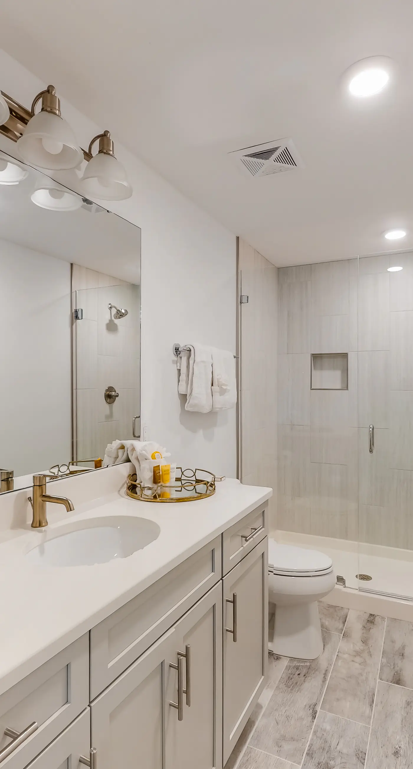 Blu 405 - Fourth floor oceanfront condo with ocean views, private W&D, and central AC