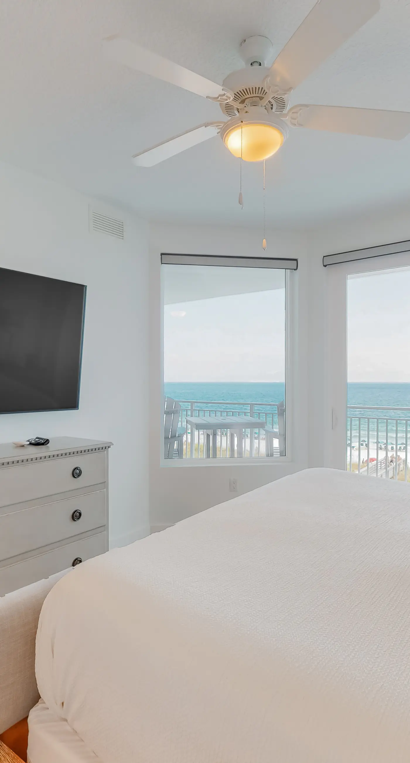 Blu 405 - Fourth floor oceanfront condo with ocean views, private W&D, and central AC