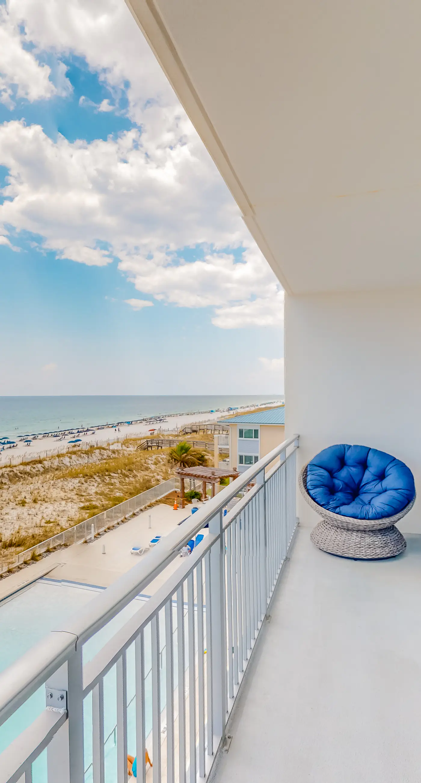 Blu 405 - Fourth floor oceanfront condo with ocean views, private W&D, and central AC