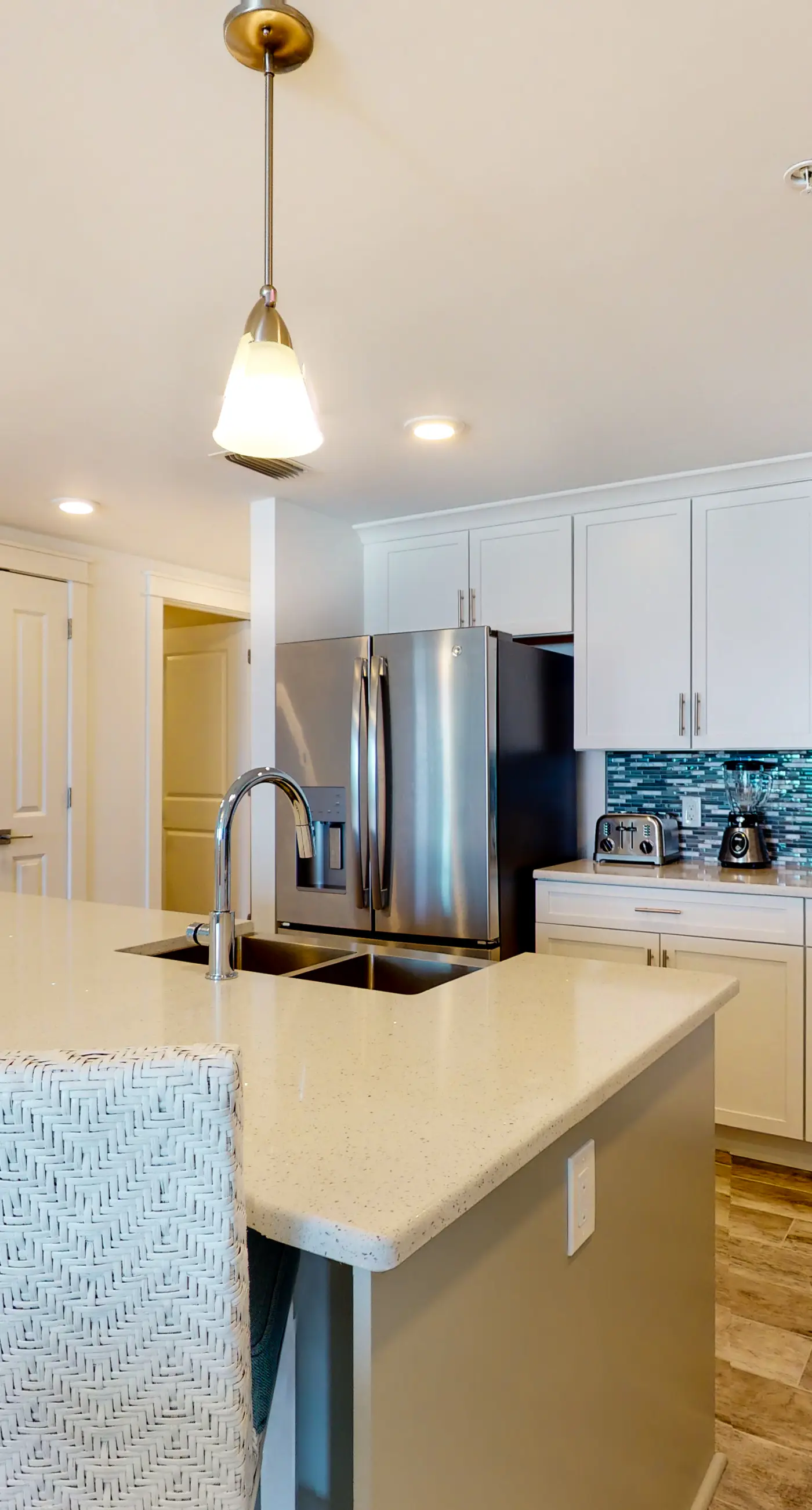 Blu 406 - Gulf-front condo in gated community with pools on site - close to beach