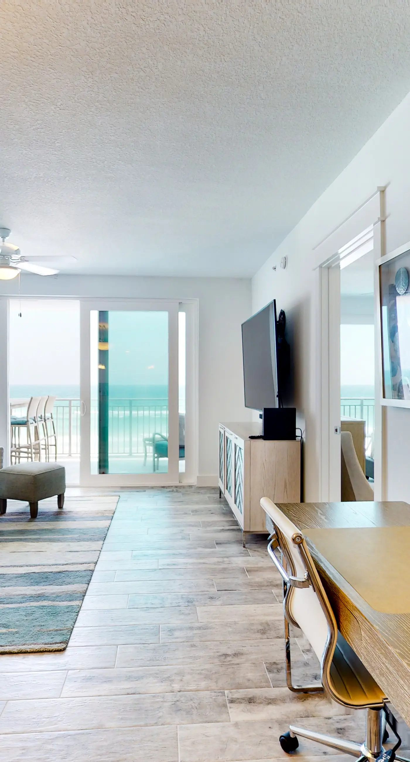 Blu 406 - Gulf-front condo in gated community with pools on site - close to beach