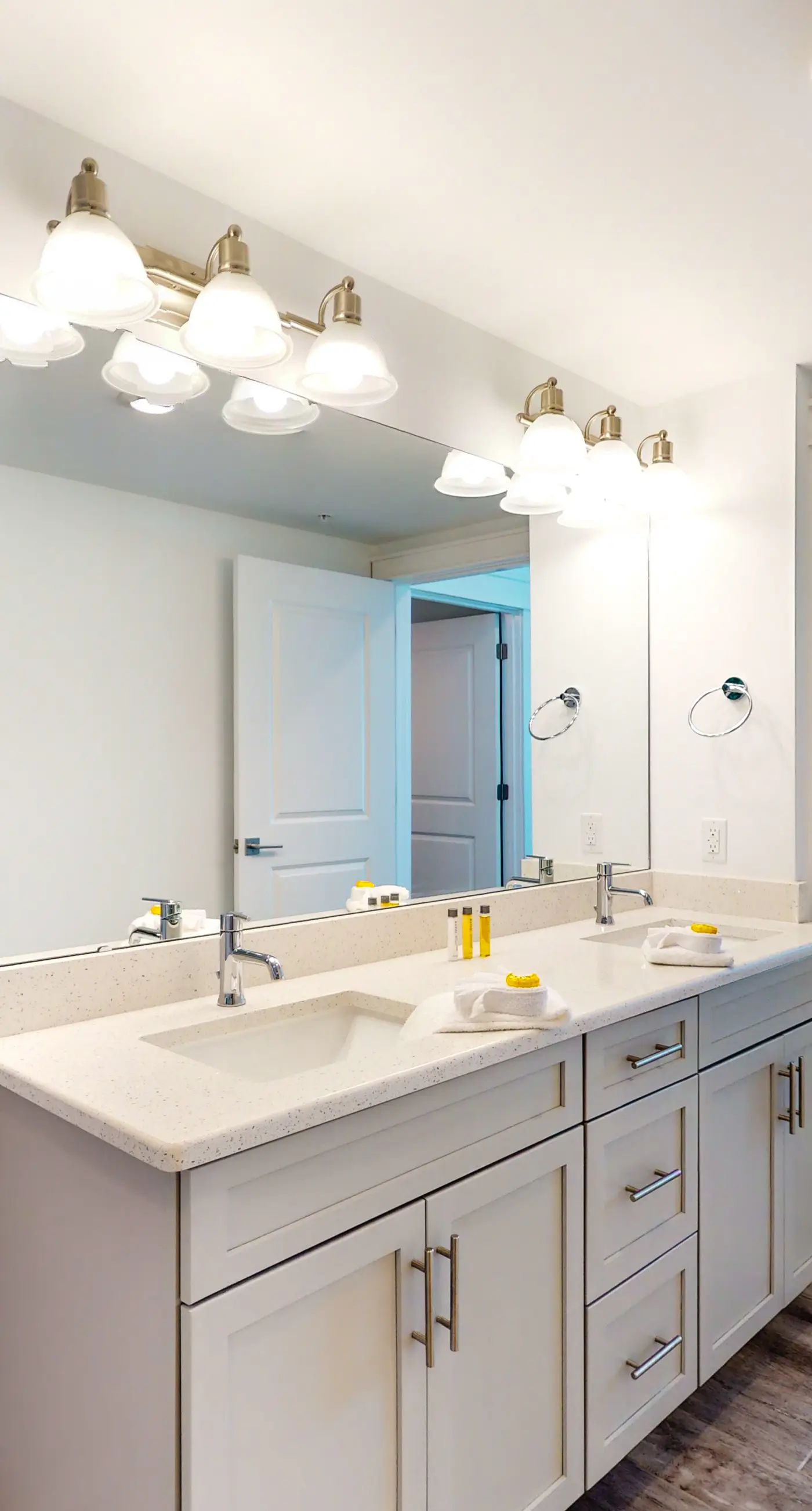 Blu 406 - Gulf-front condo in gated community with pools on site - close to beach