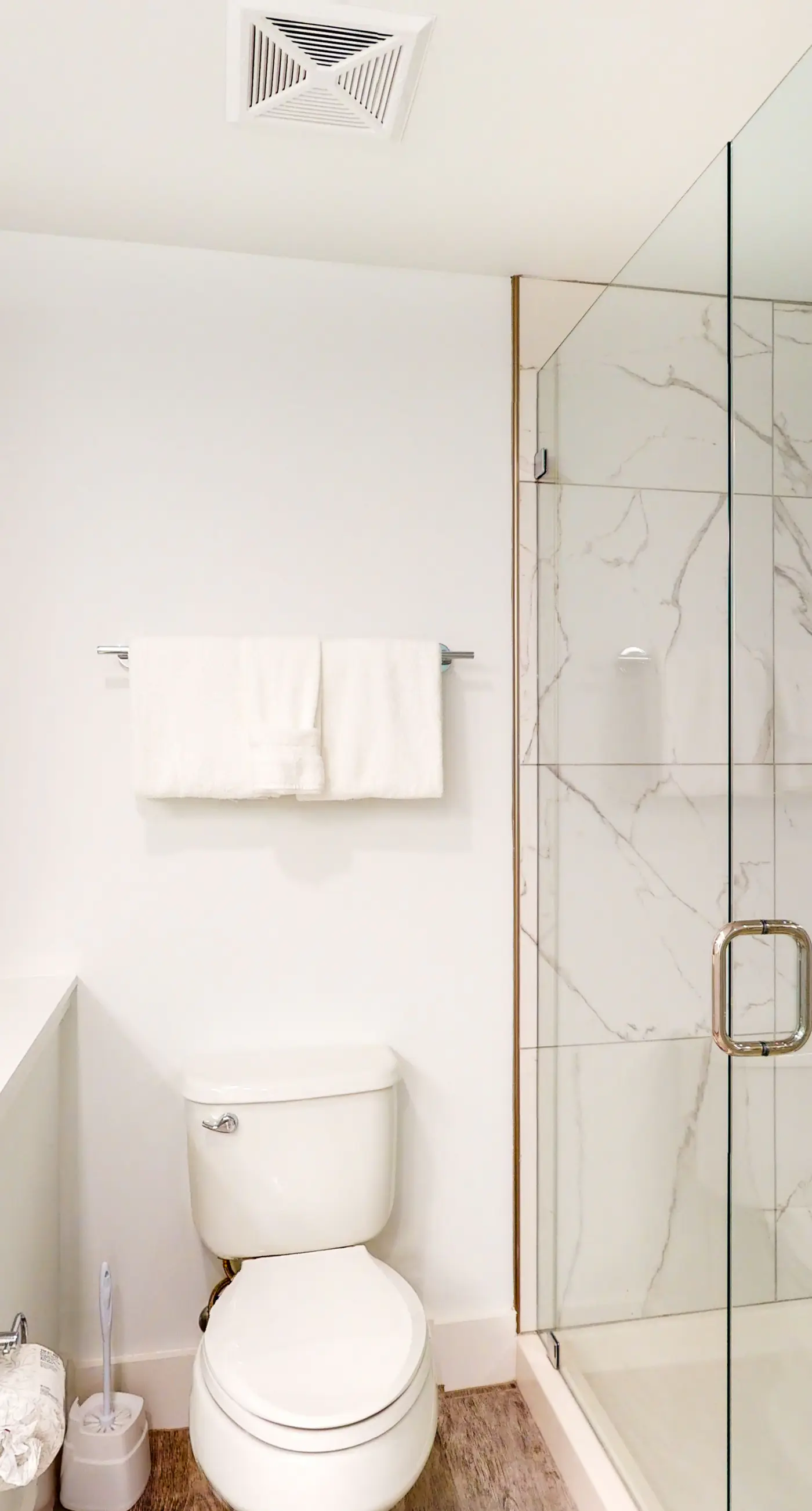 Blu 406 - Gulf-front condo in gated community with pools on site - close to beach