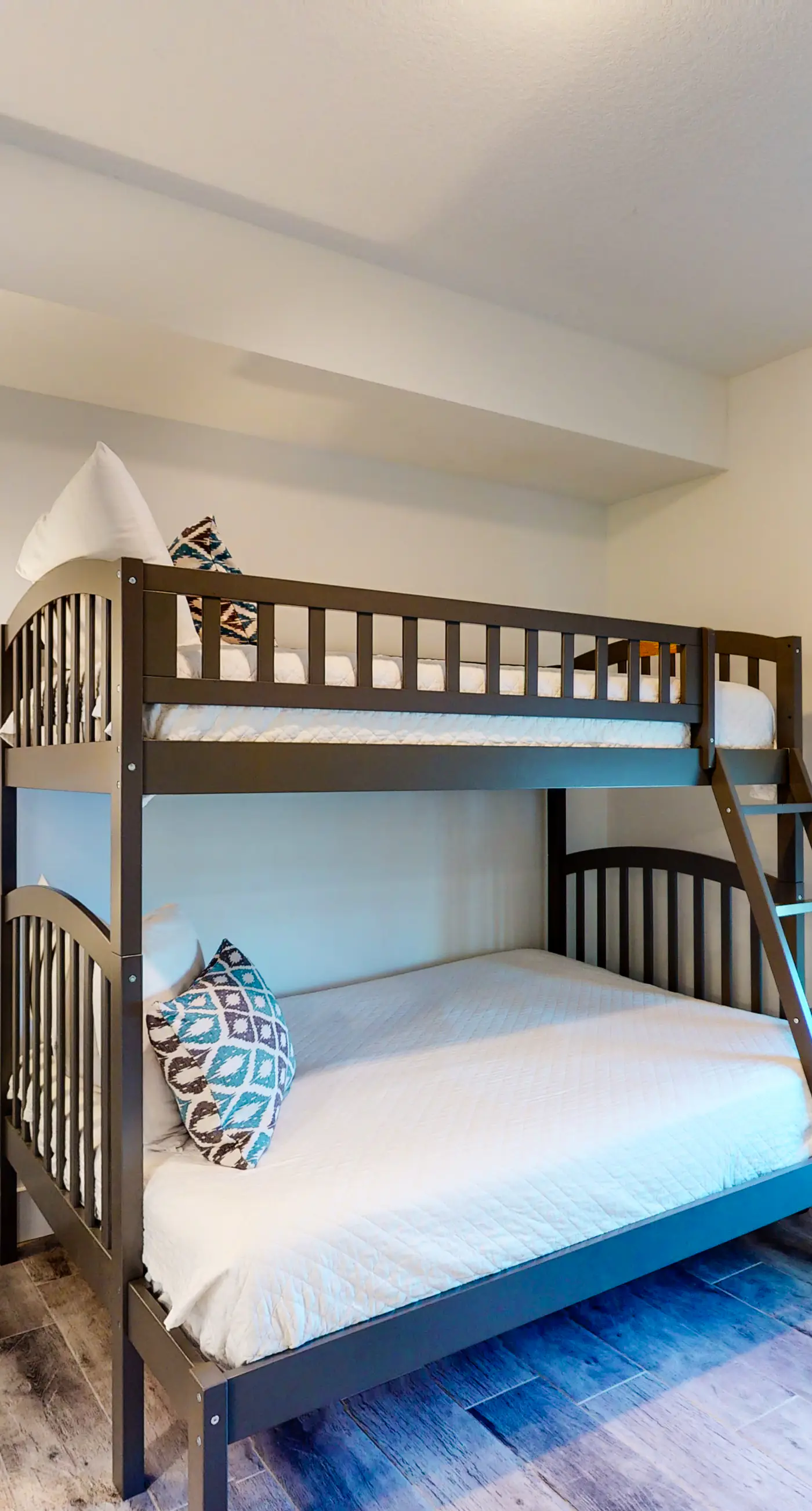 Blu 406 - Gulf-front condo in gated community with pools on site - close to beach