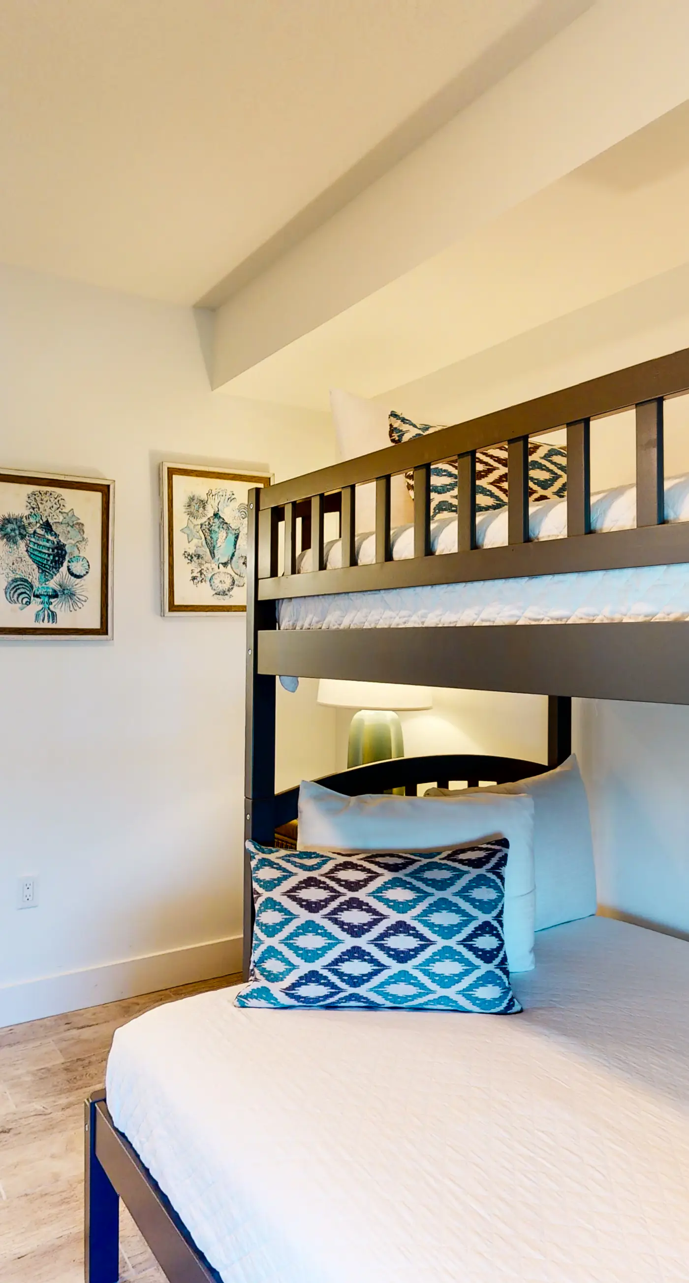 Blu 406 - Gulf-front condo in gated community with pools on site - close to beach